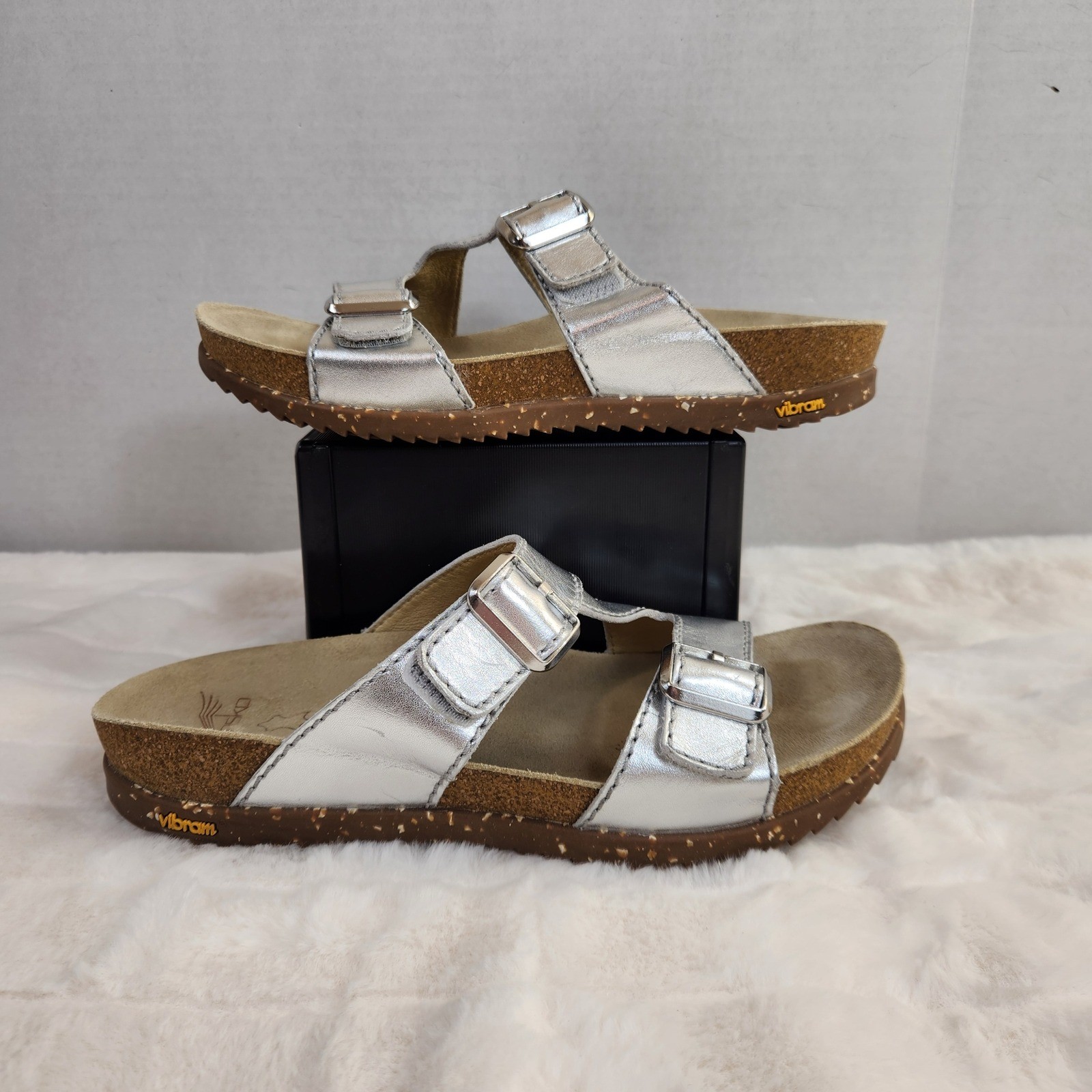 Dansko Dayna Silver Leather Slide Sandals Vibram Sole Womens EU 40 US 9.5/10