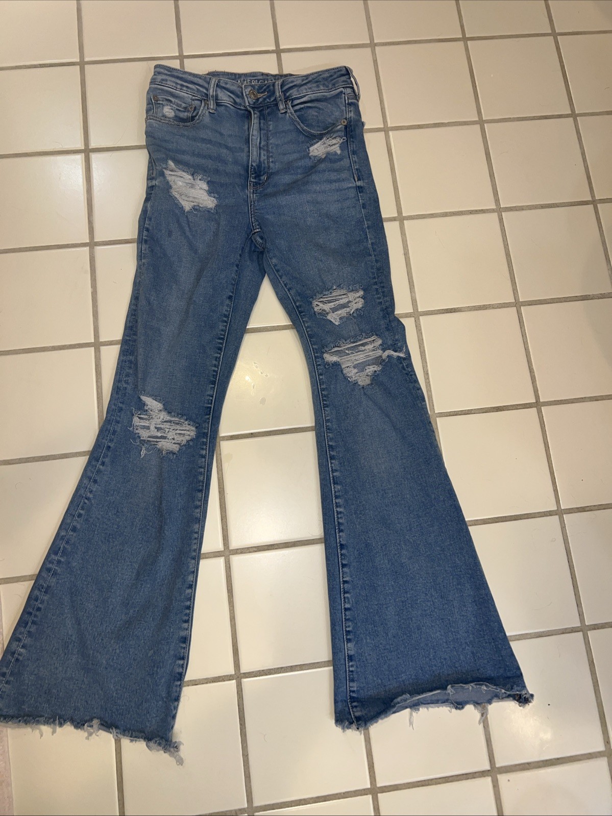 American Eagle Super High Rise Flare Jeans Womens 6 Reg 28×30 Distress