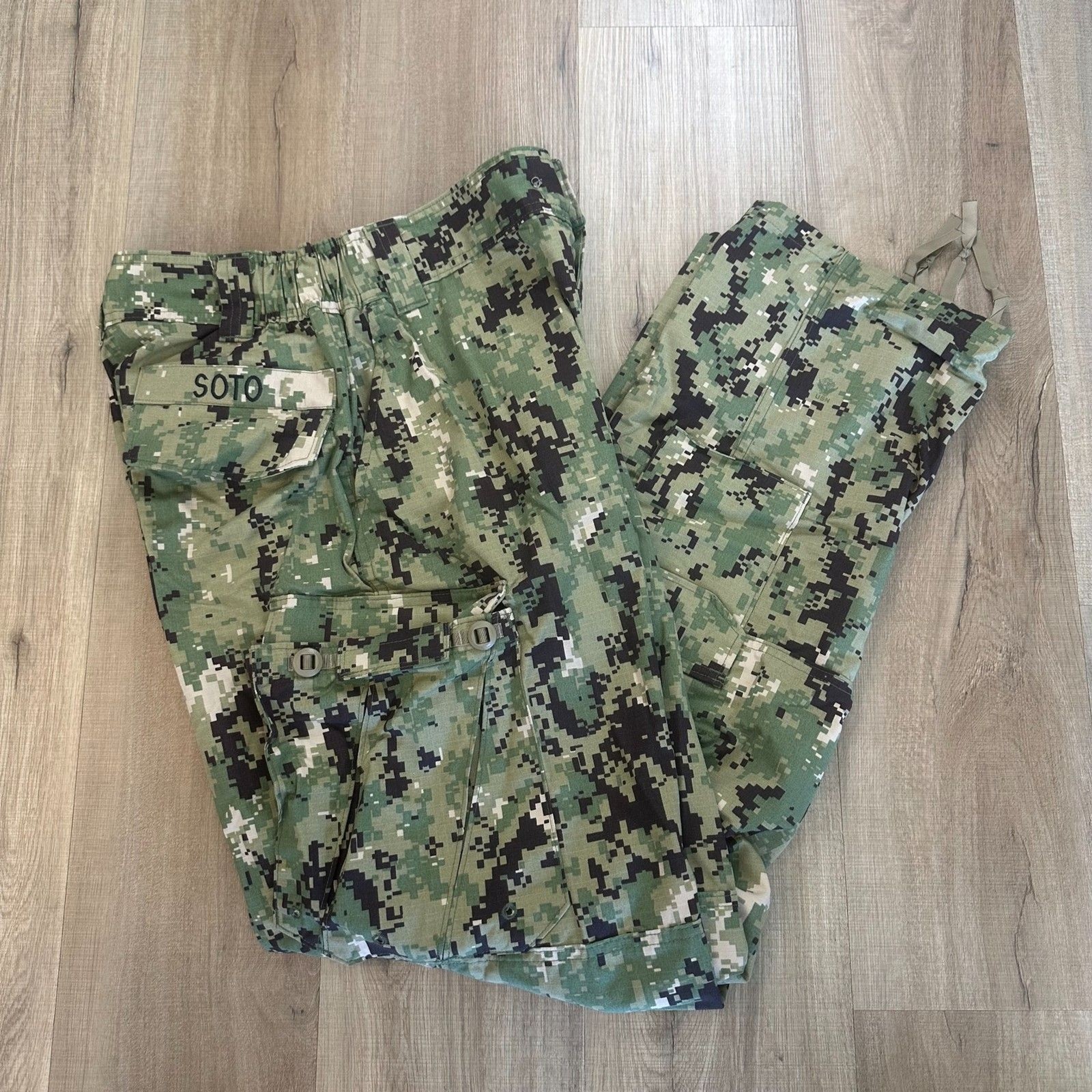 U.S. Navy Genuine Pants Medium Regular Working Uniform Seals Military Camo