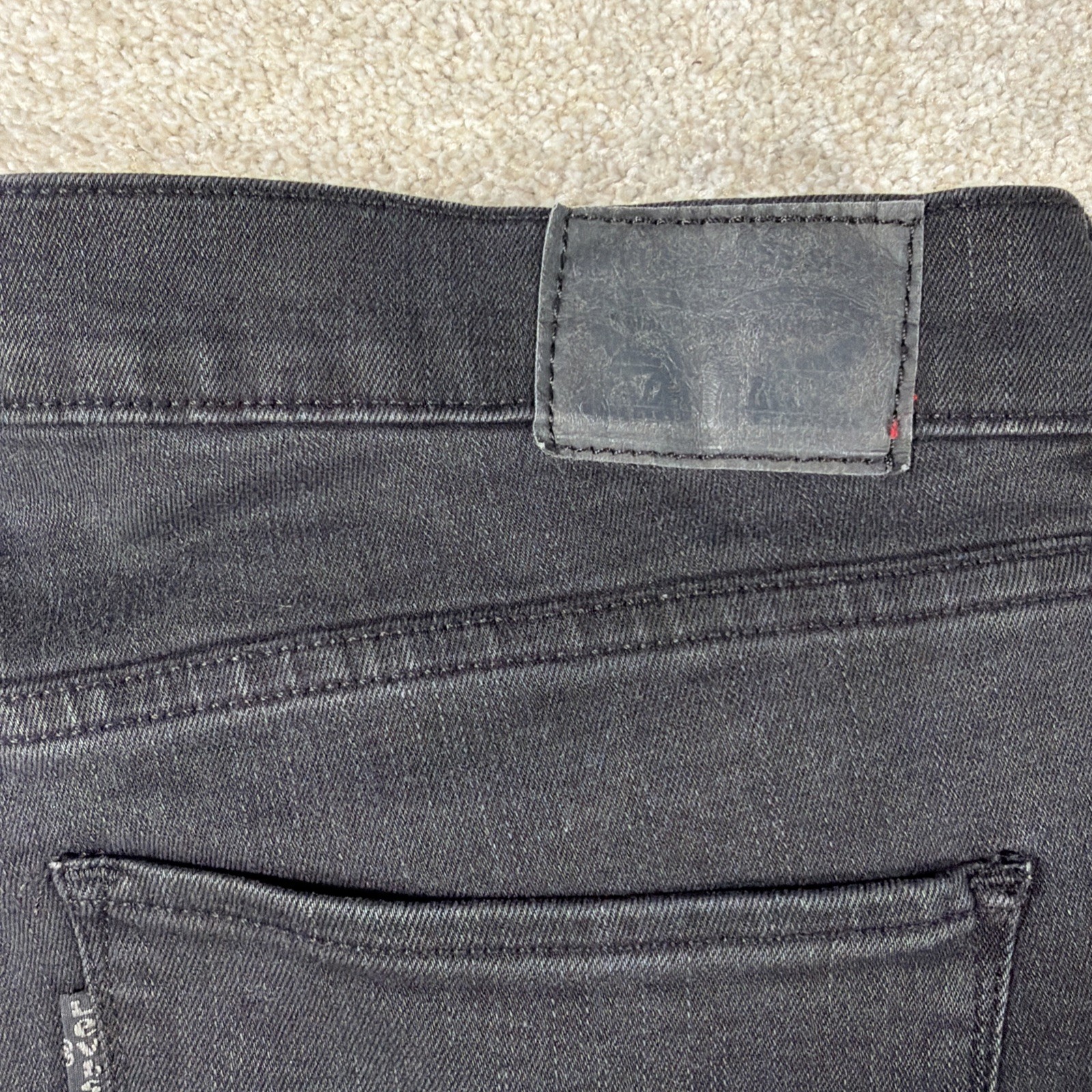 Levis Womens Classic Straight Leg Jean 8 (FITS 35 X 27) Dark Charcoal Gray Denim