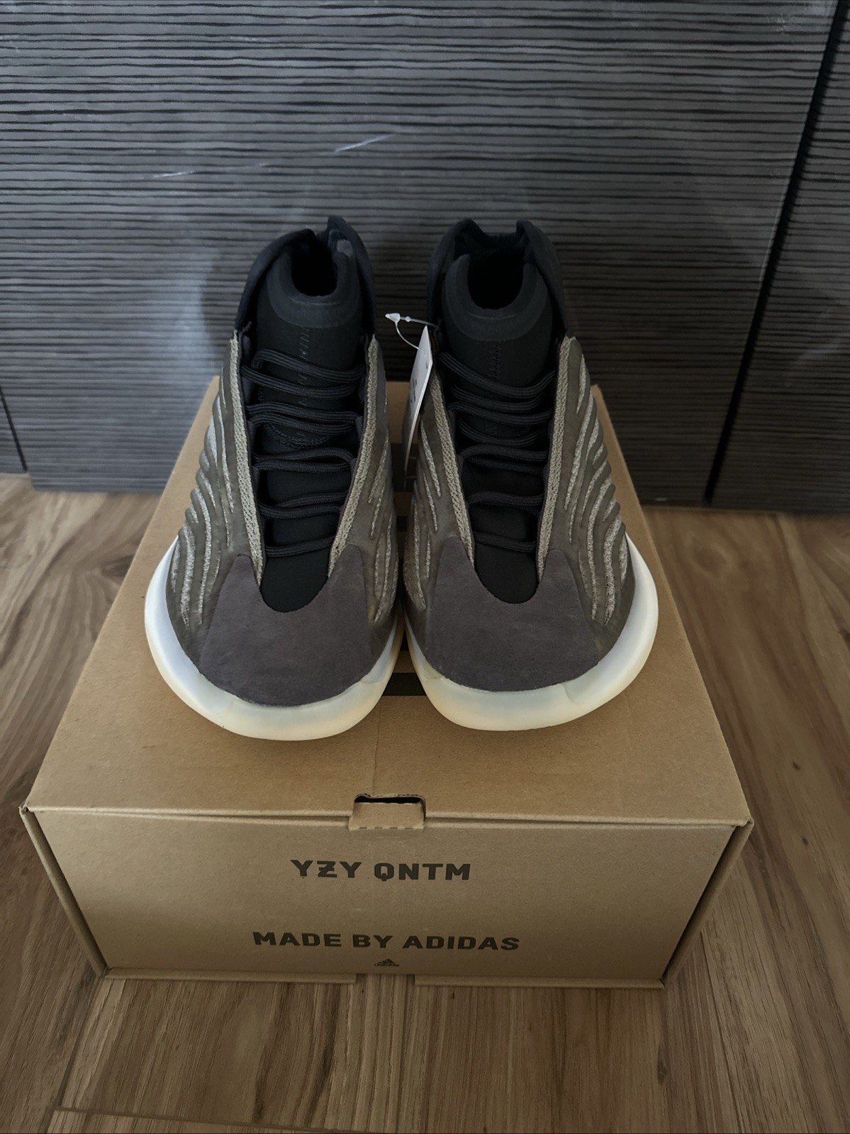 adidas Yeezy Quantum Barium Men’s Sneakers Size 10