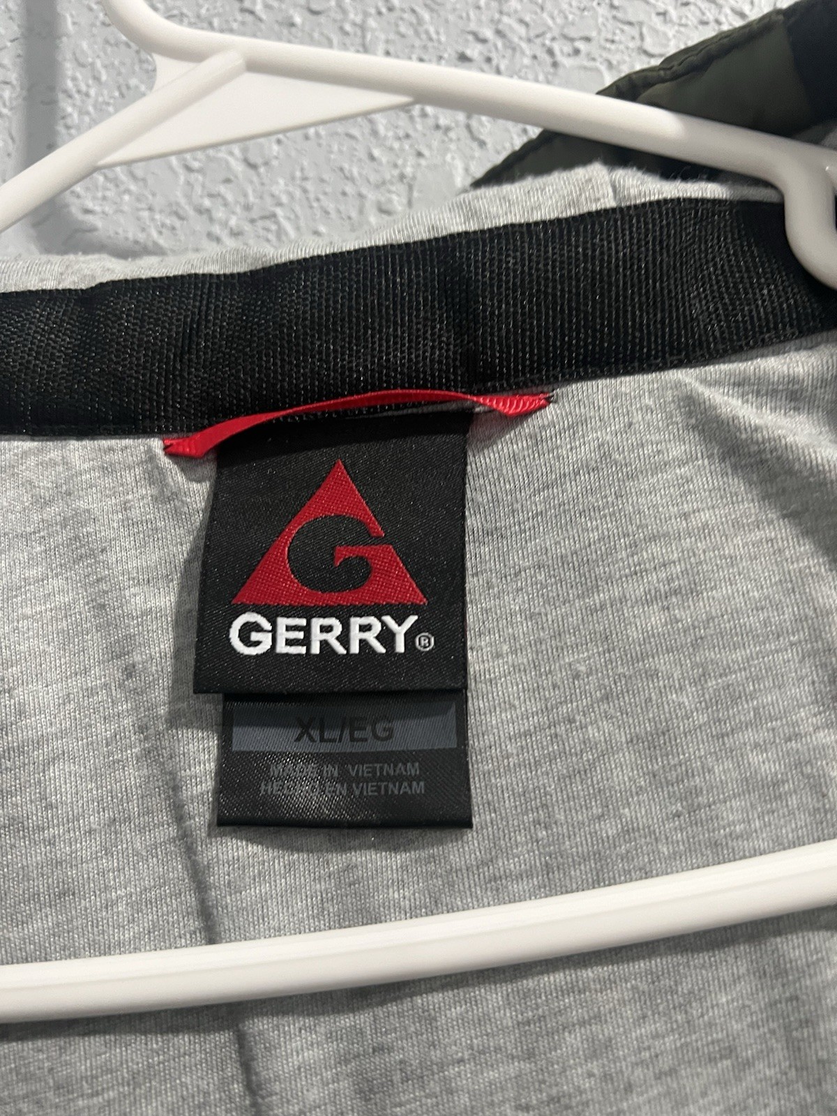 olive green Gerry men’s hooded puffer/insulated jacket