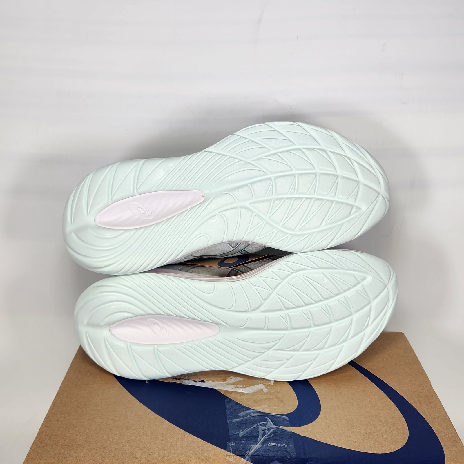 Size 8.5 – ASICS Gel-Cumulus 27 – Pure Aqua / White – Womens