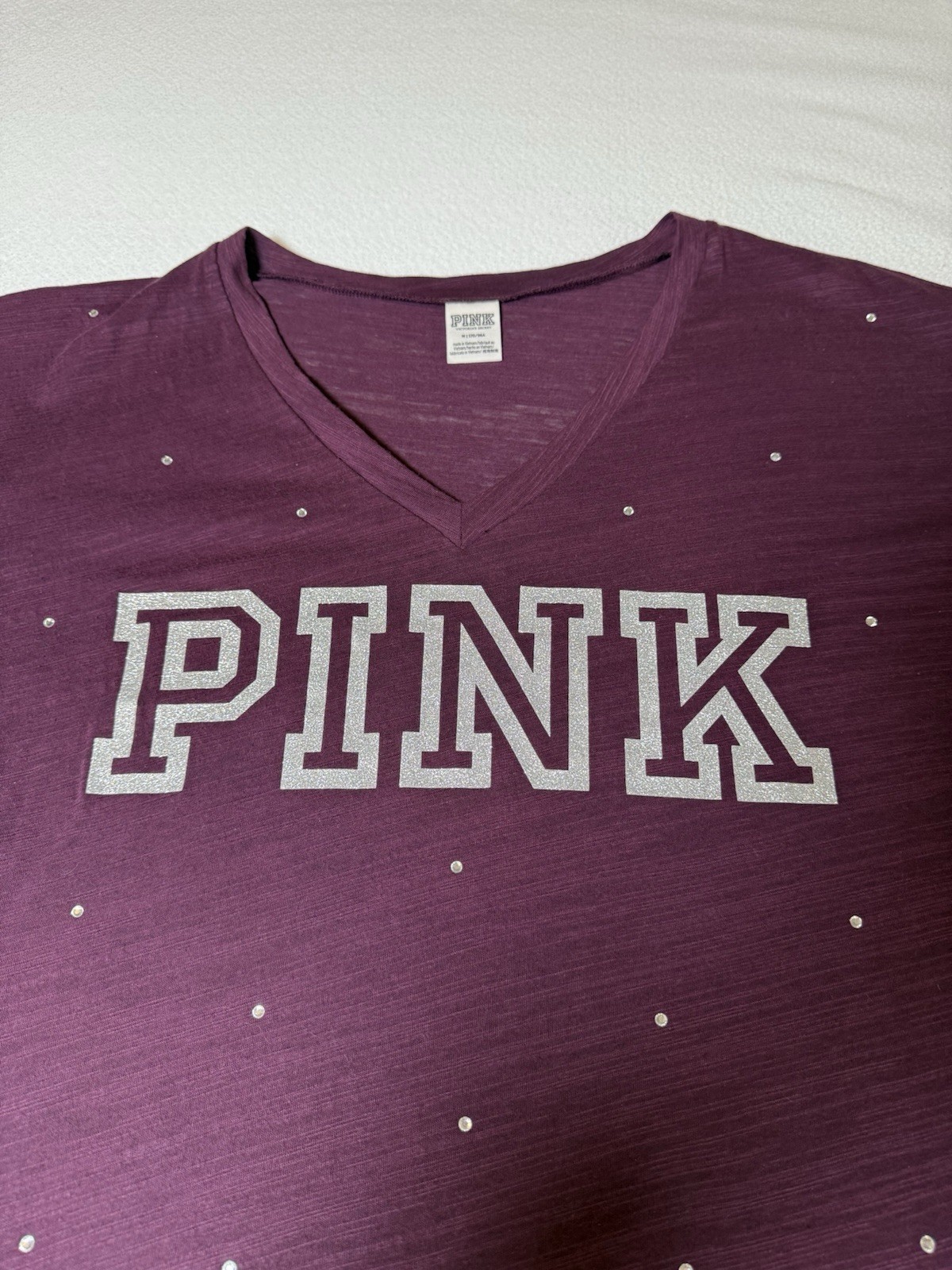 PINK Victoria’s Secret Purple Studded Logo V-Neck Tee Size Medium