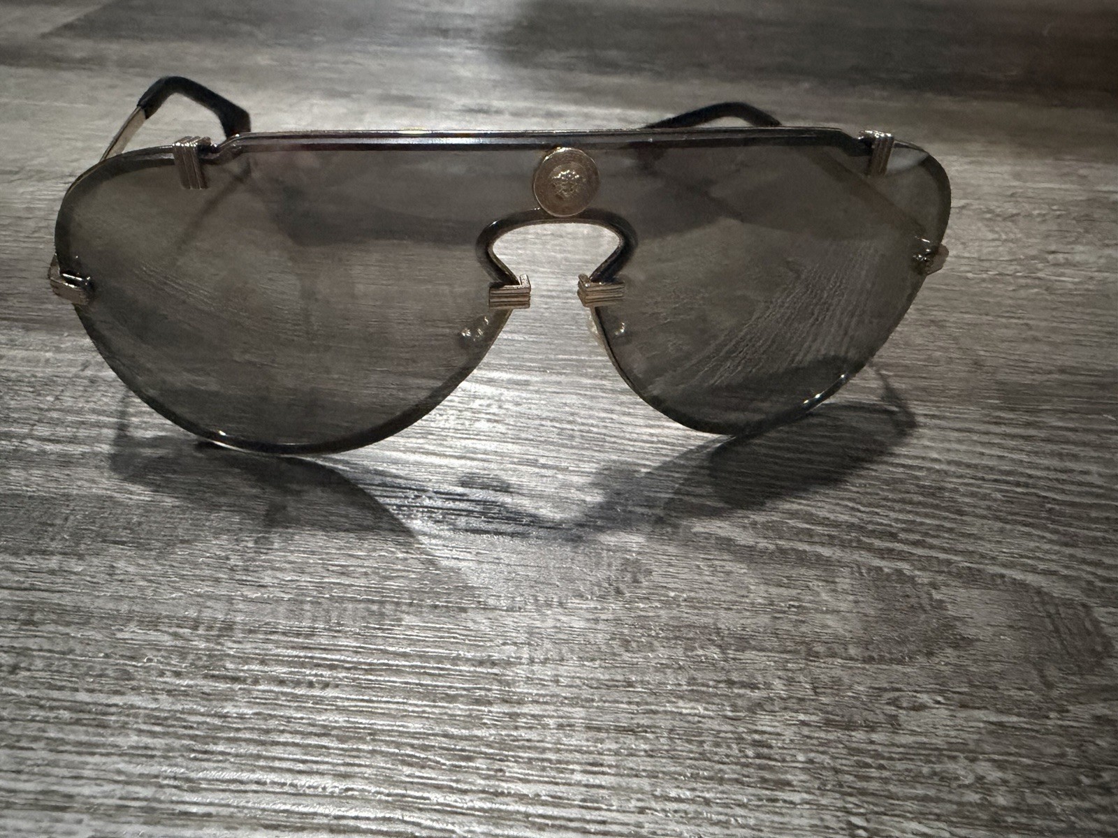 Versace Men’s Gold Sunglasses VE2243 10026G 43mm Used No Case Made In Italy
