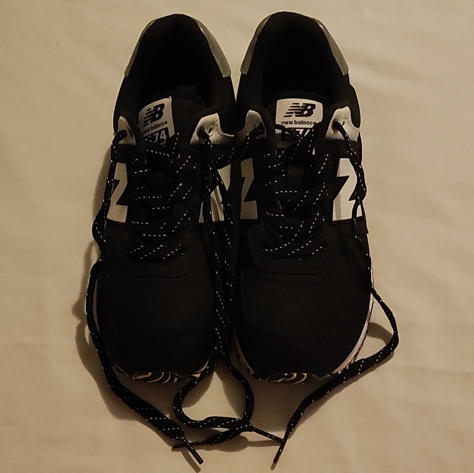 New Balance 574 Black/White/Gray Low Top Men’s Lace-Up Sneakers GC574WM2