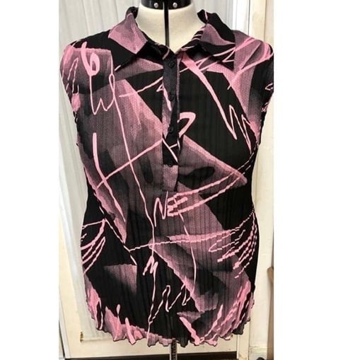Dress U II by Sharon button up sleeveless black and pink top. Size 2x.