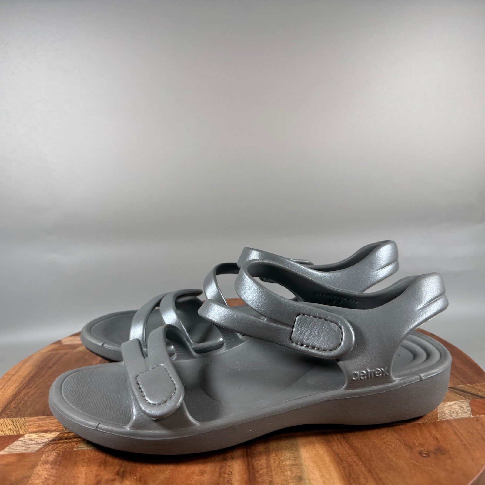 Aetrex Jillian Metallic Pewter Orthotic Comfort Sandals Womens 7 Water Friendly