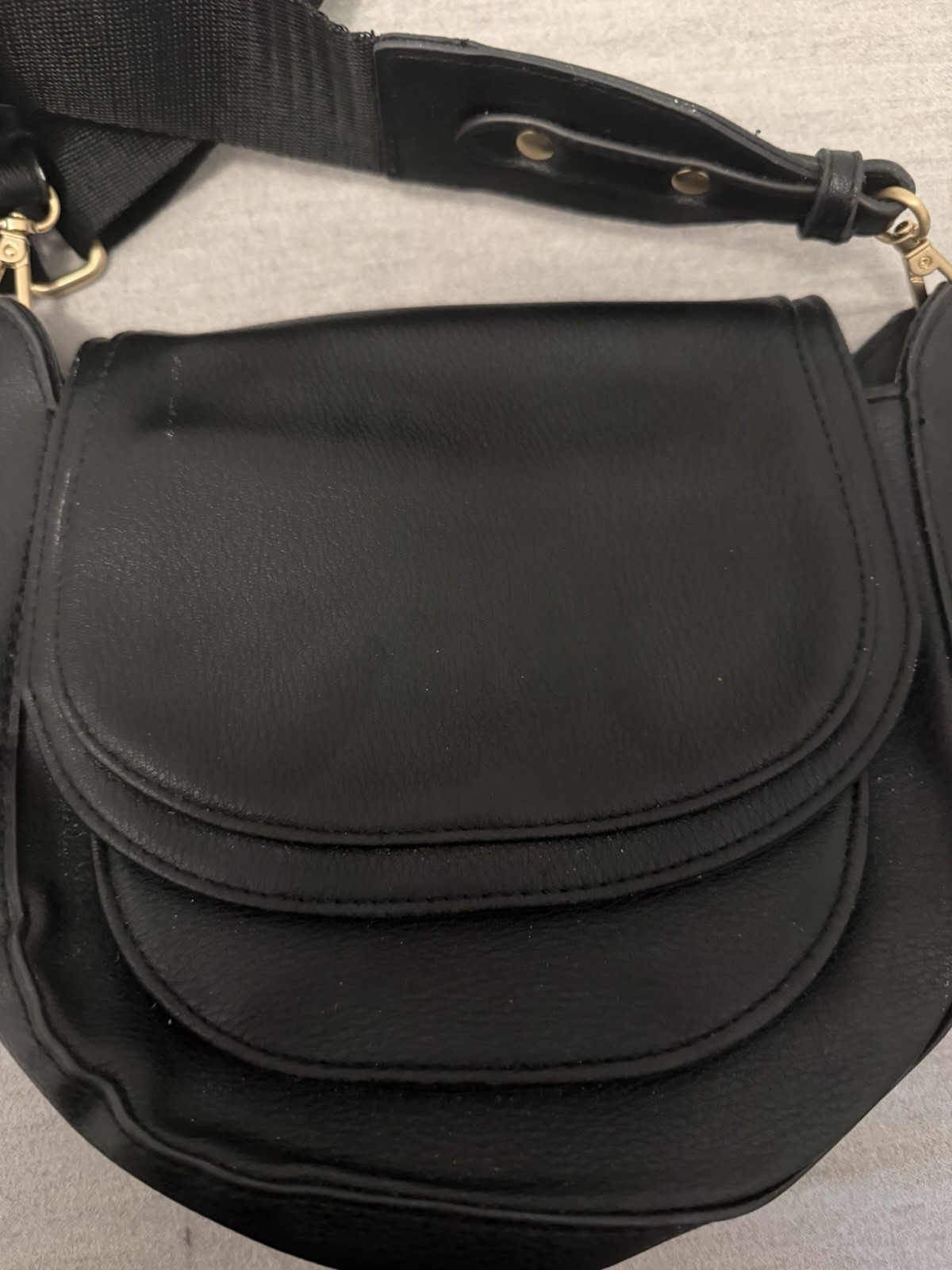 Black Pebbled Crescent Crossbody Bag Magnetic Flap Zip Closure Adjustable Strap
