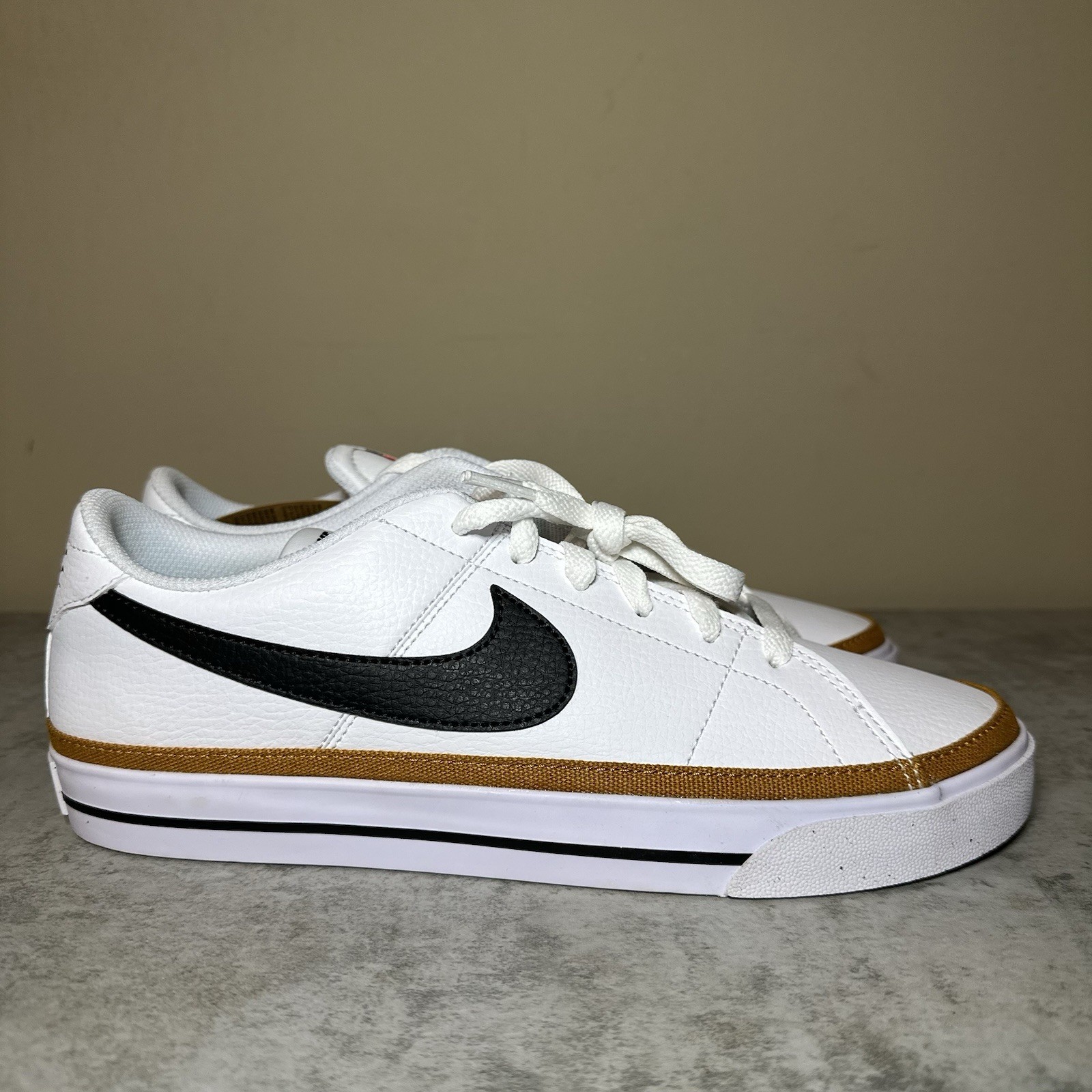 SIZE 9.5- Nike Womens Court Legacy Nn White Fashion Sneaker DH3161-100