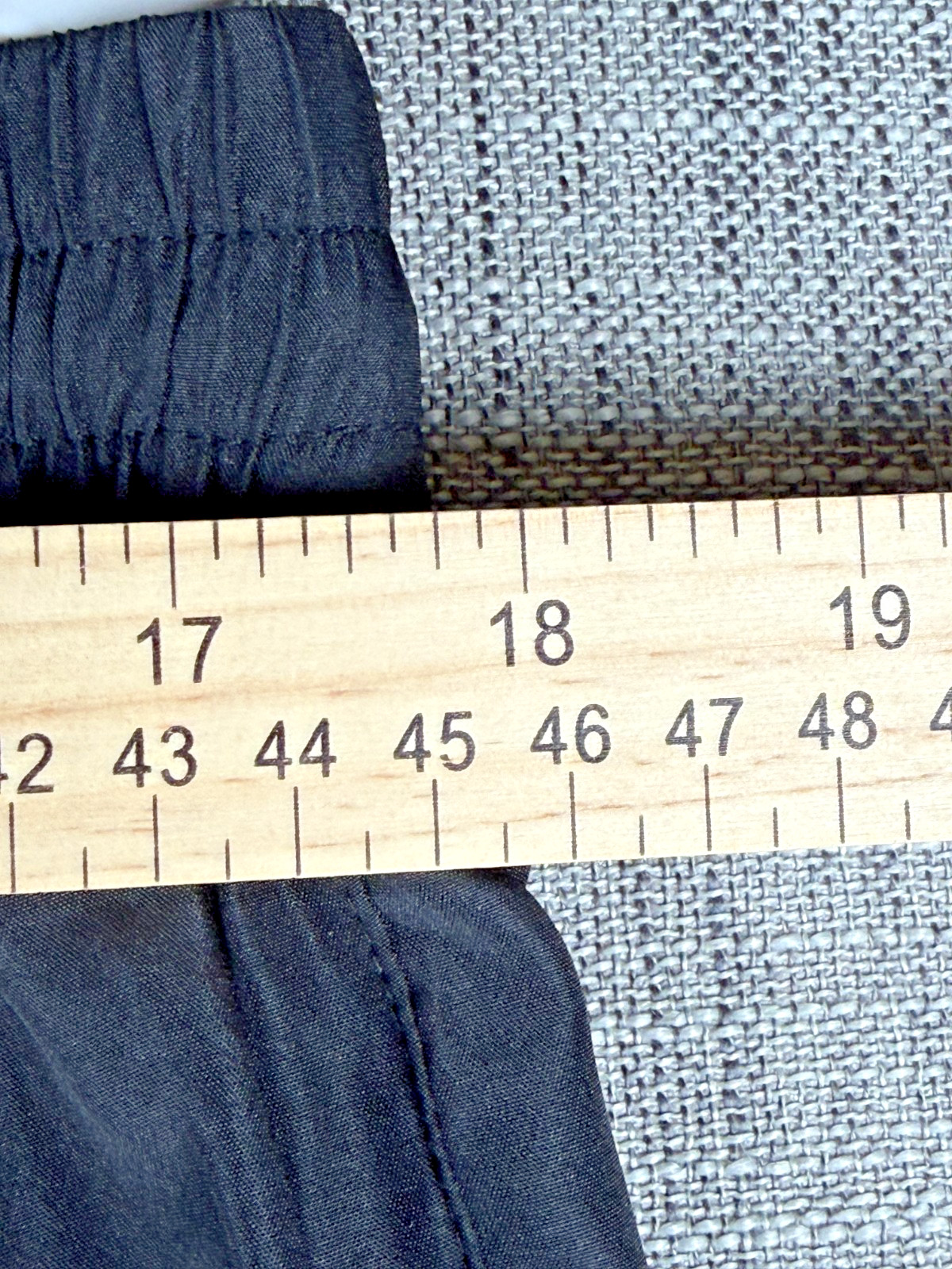 Size XL (Women’s XXL) – WESC Nylon Cargo Wind Shorts Black Lightweight NWT