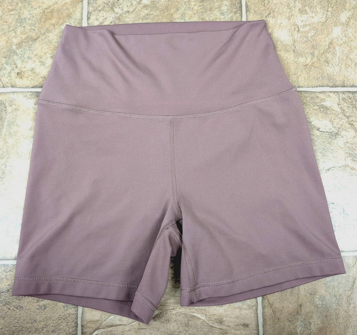 Yogalicious LUX sz M Lux Everyday 5″ Short pinkish/mauve athletic biker 3438