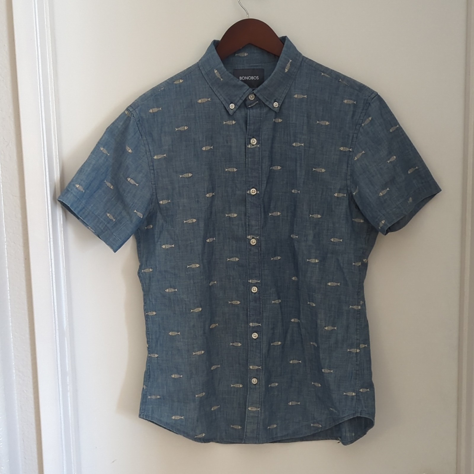 Bonobos ShortSleeve Tailored SlimFit Chambray FishPrint Shirt SizeM Button Down