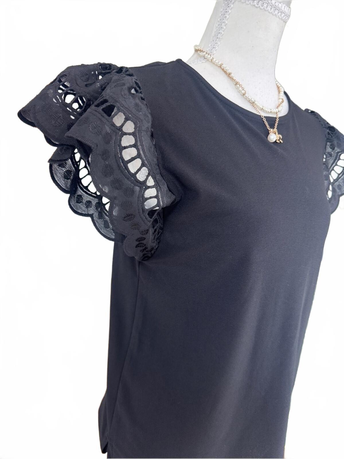 CeCe Black Eyelet Lace Flutter Sleeve Top Size SM Boho Top Summer and Spring