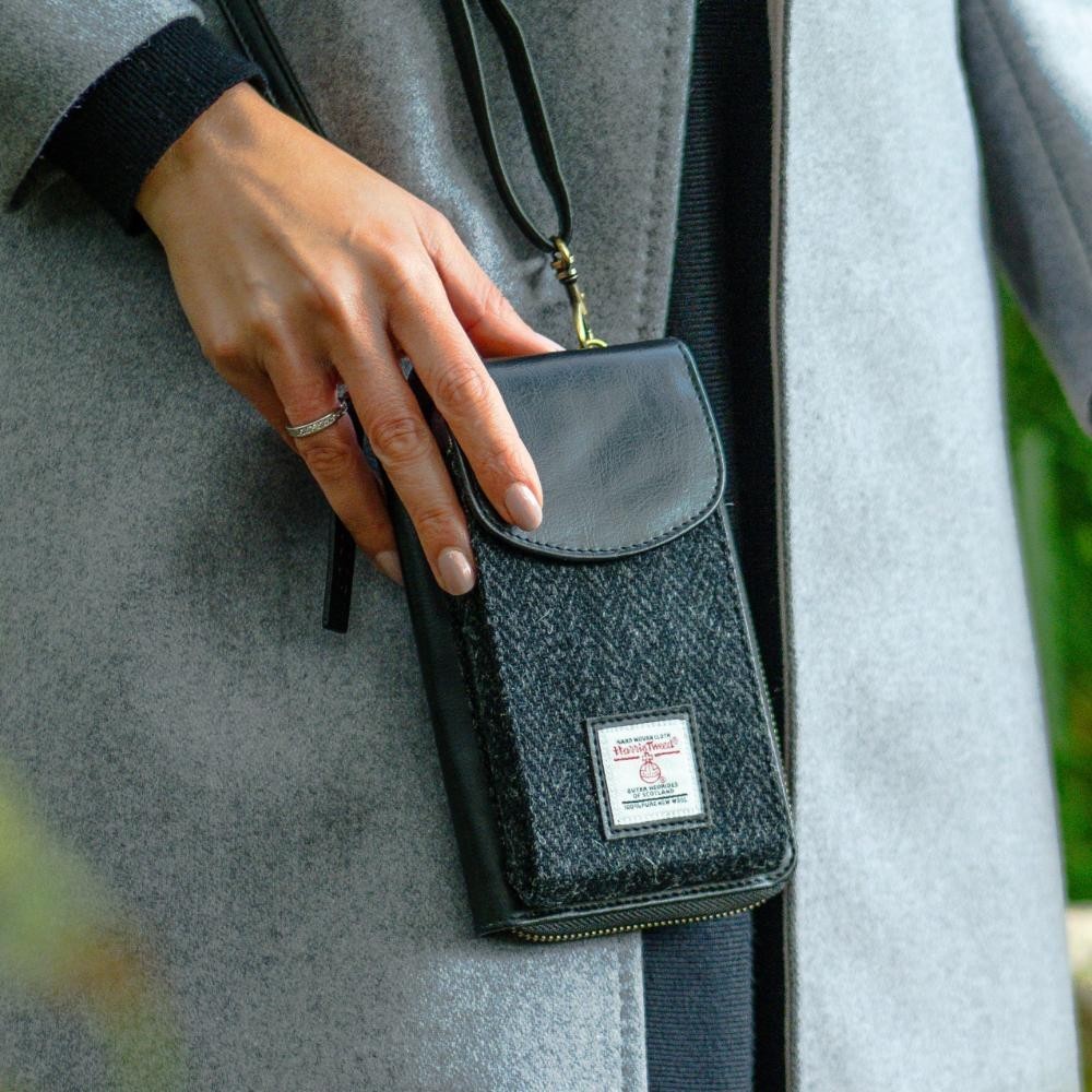 Maccessori Harris Tweed Craftsmanship Phone Purse 4.3 x 7.3 x 1.8 in