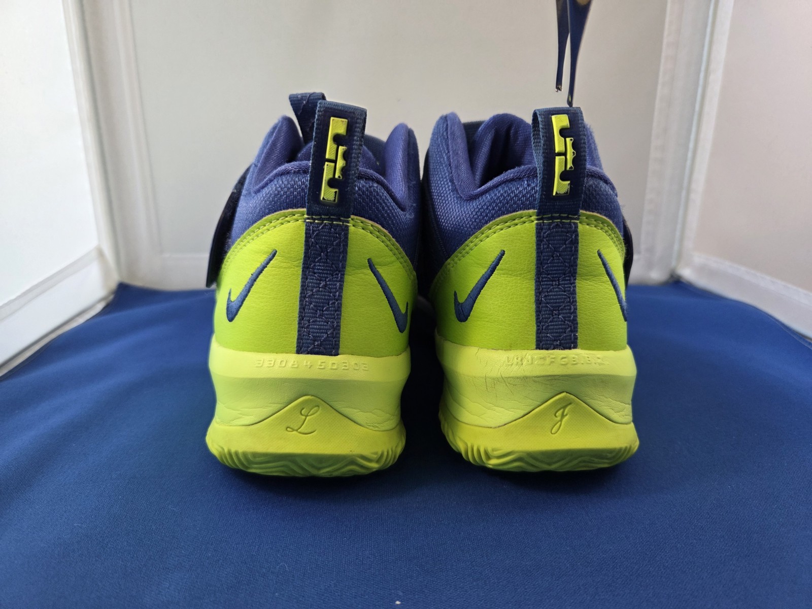 Nike LeBron Soldier Kids Mid Top Blue/Green Hook & Loop Strap Sneakers 2.5