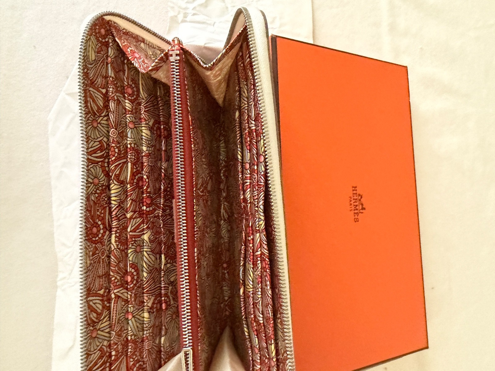 Hermes Epson Silk’In Classique Long White /Cream /Chalk Wallet
