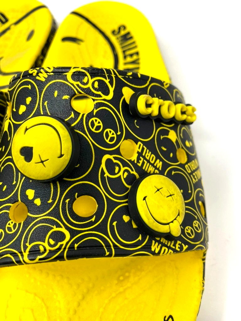 Crocs x SmileyWorld Classic Slide Sandals Yellow Smiley Face – Unisex W9 M7 – Pr