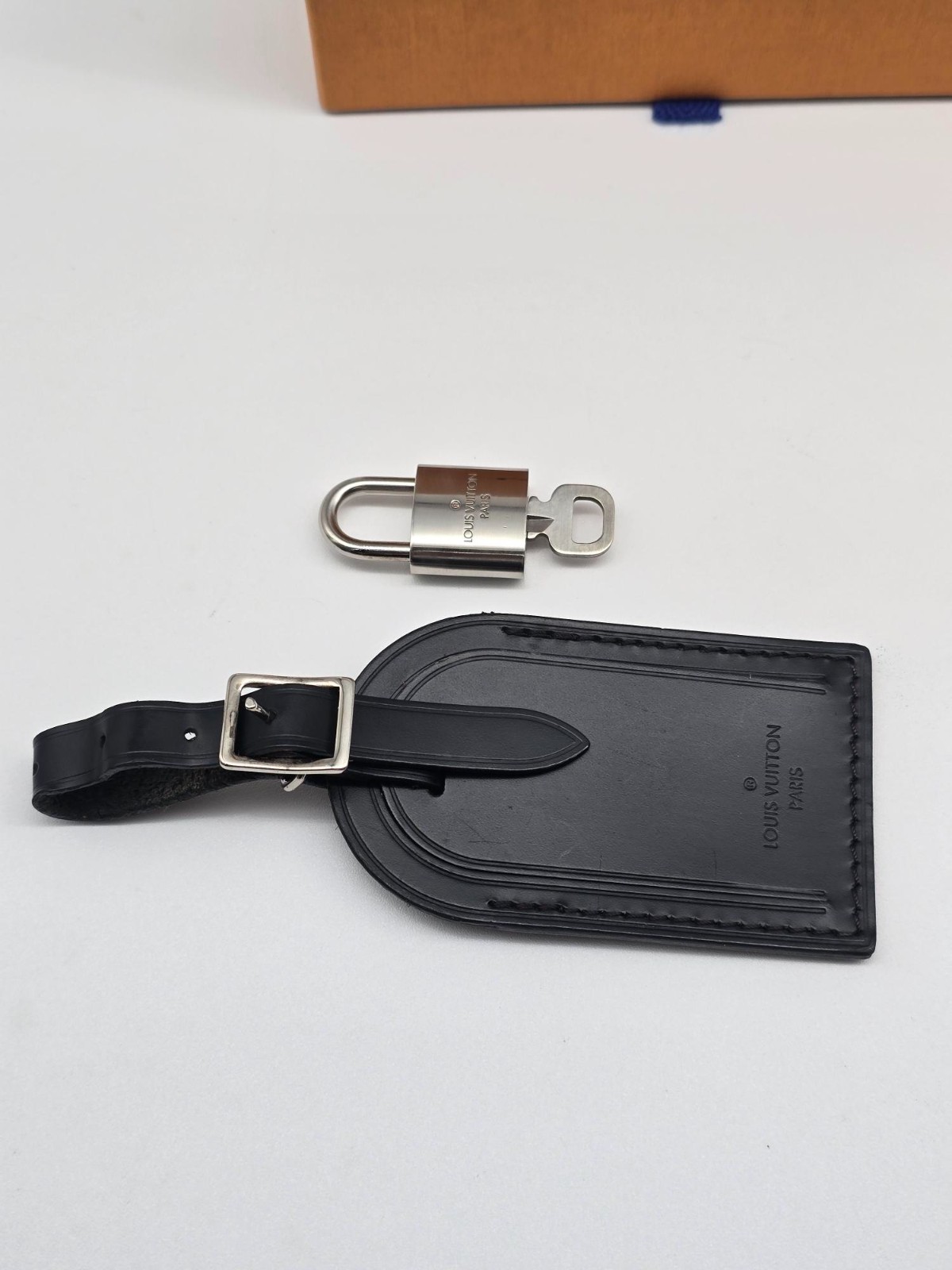 Authentic Louis Vuitton Black Luggage Tag Silver LV Padlock Key & Box