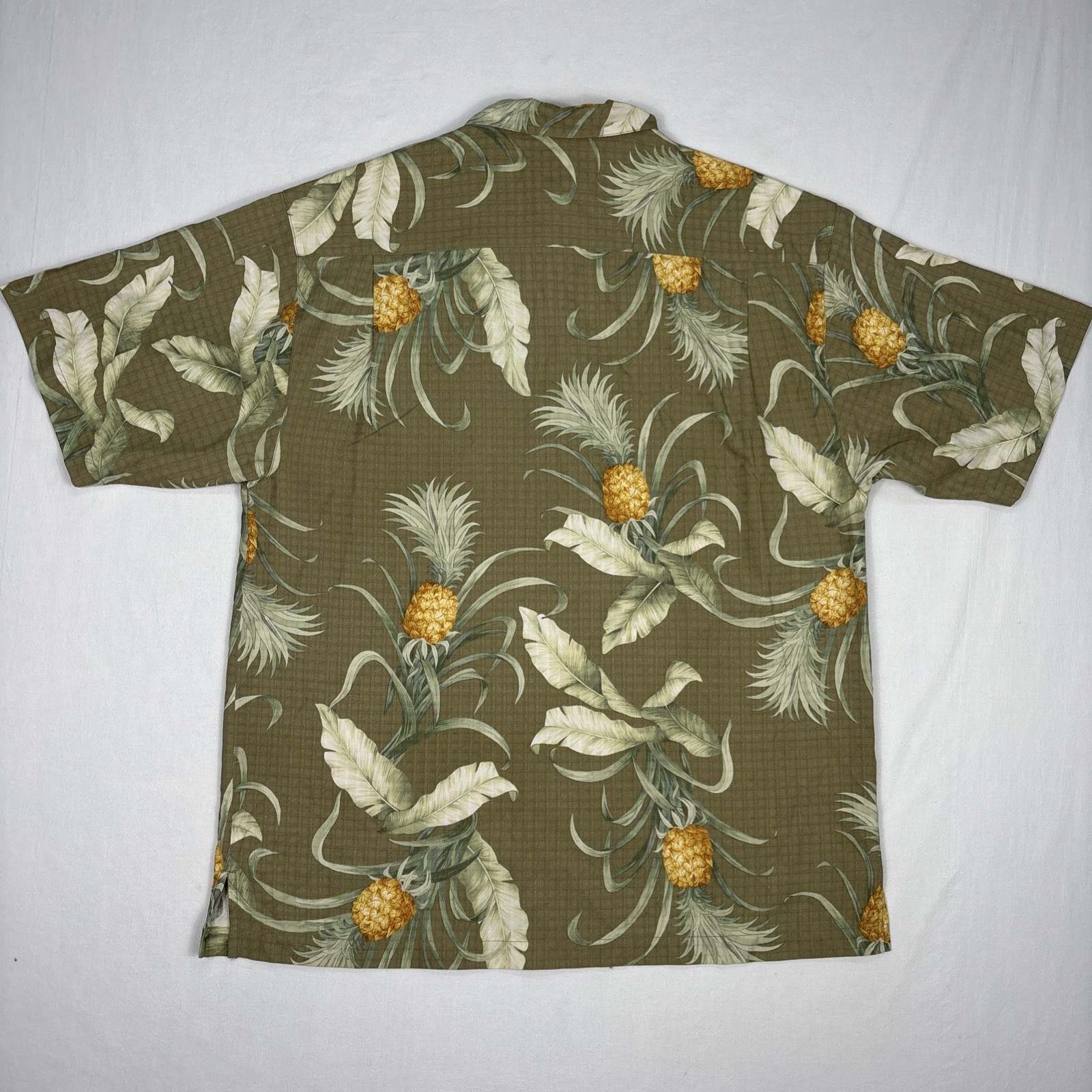 Tommy Bahama Button Up Men’s Medium Beige Silk Floral AOP Hawaiian Vacation