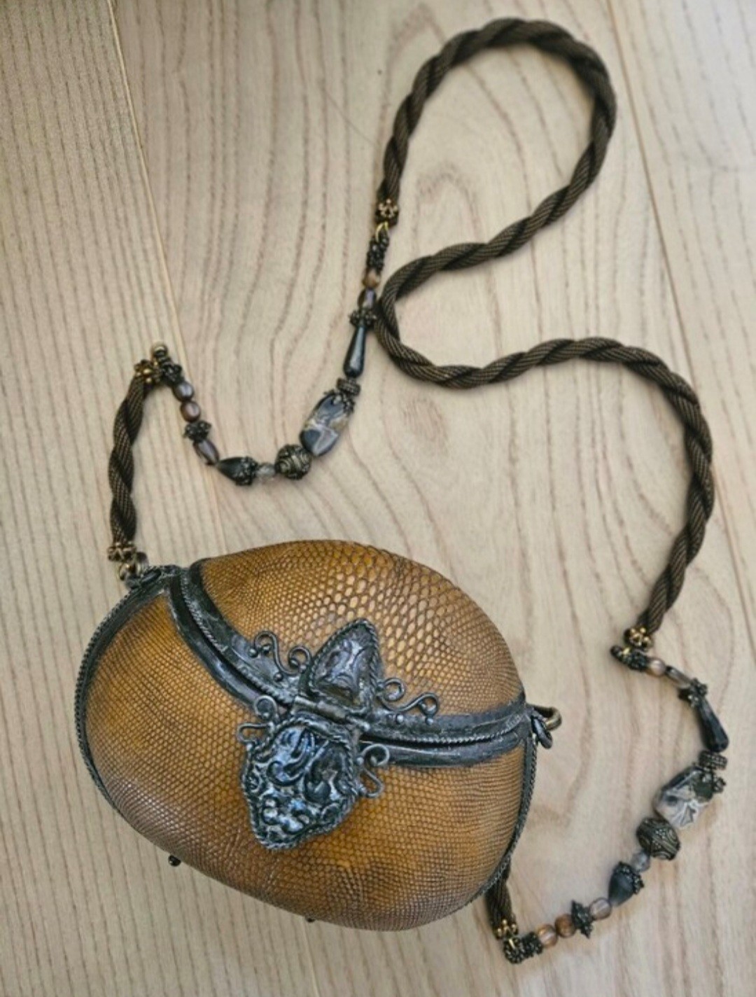 Vintage Maya Gem & Stone Chain Brown Textured Natural Resin bag