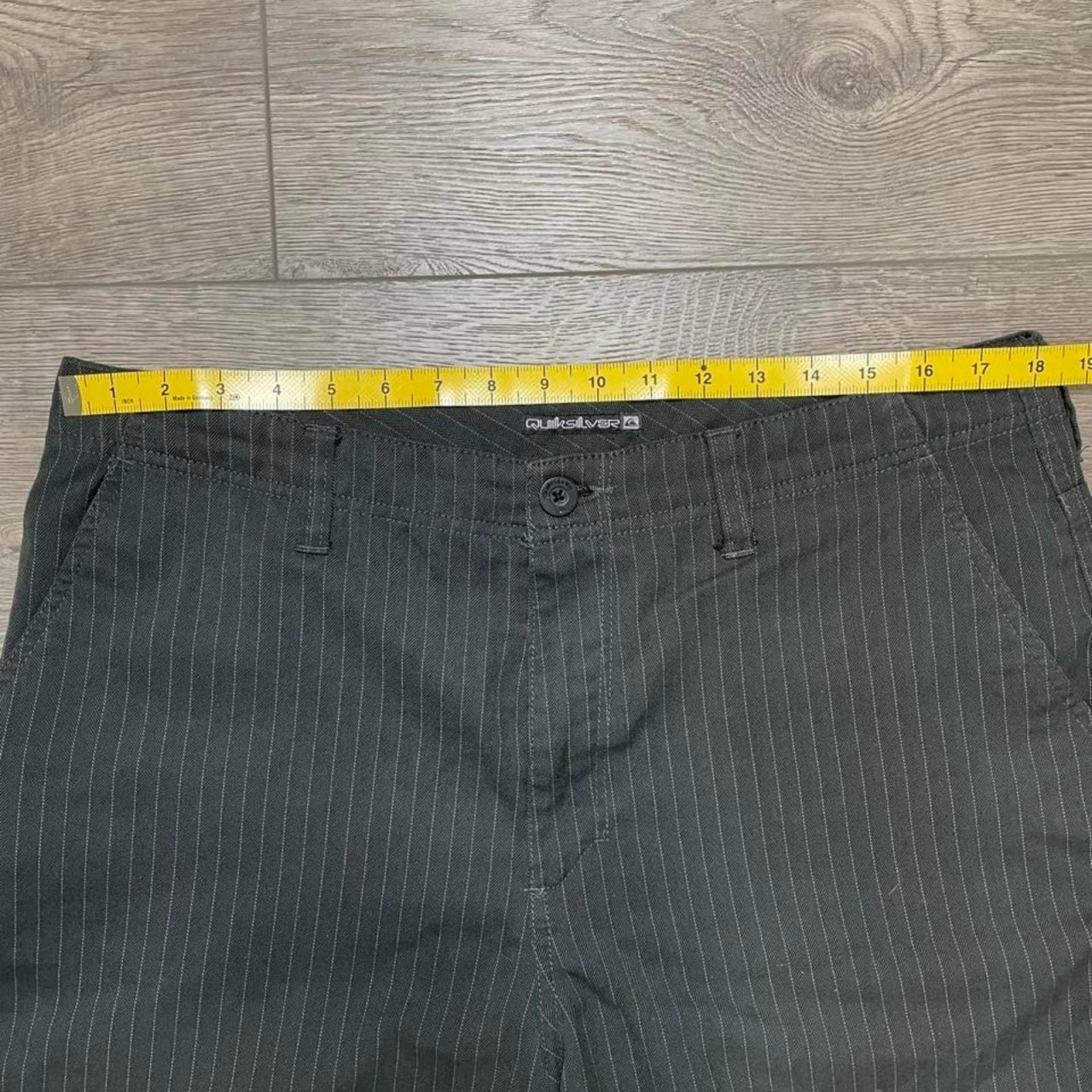 Quiksilver Vintage Grey Pinstripe Skate Shorts Embroidered Logo Y2K Size 36