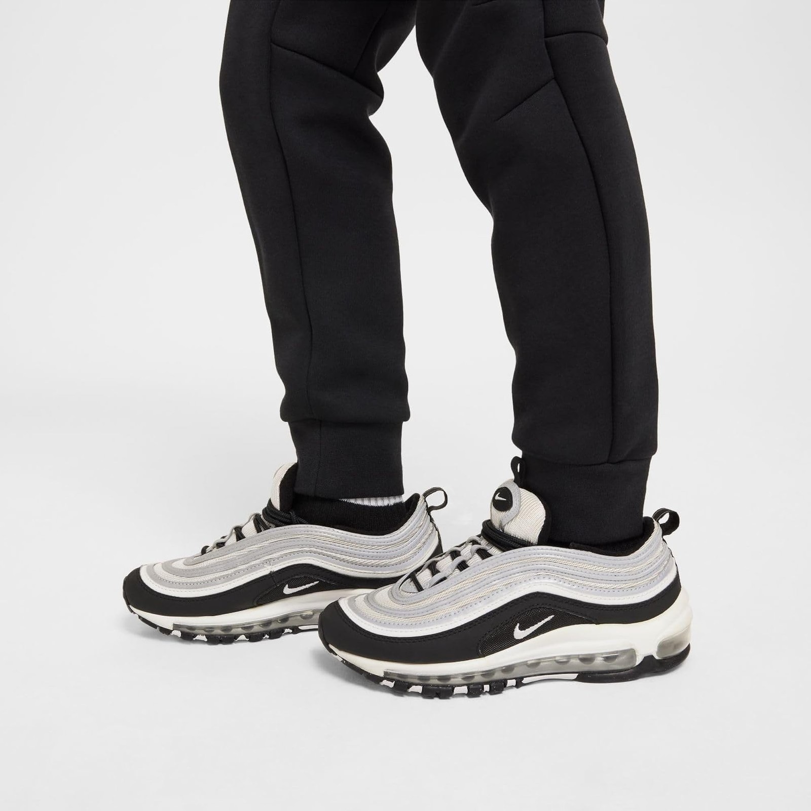 Nike Sportswear Tech Fleece Big Kids’ Joggers (HV5869-010, Black/Black/Black) Si