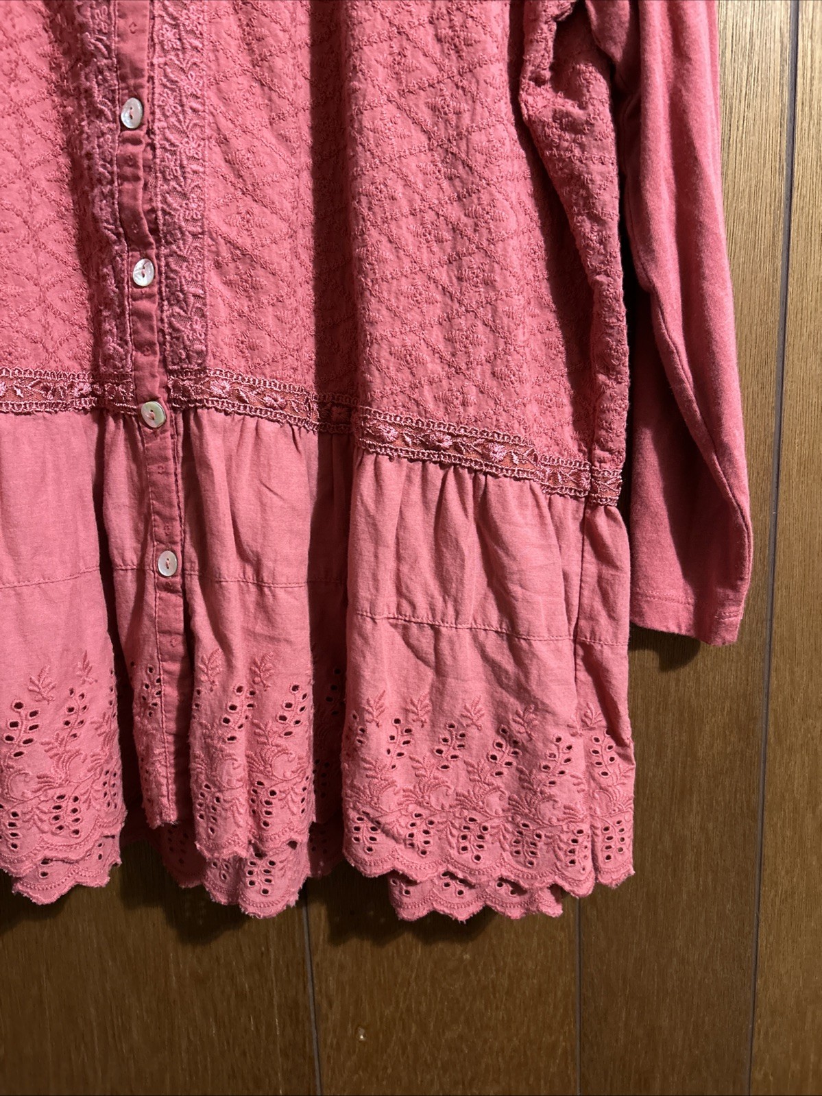 LOGO LAVISH Top M Embroider Ruffle Eyelet Knit Sleeve Button Front Lace Pintuck