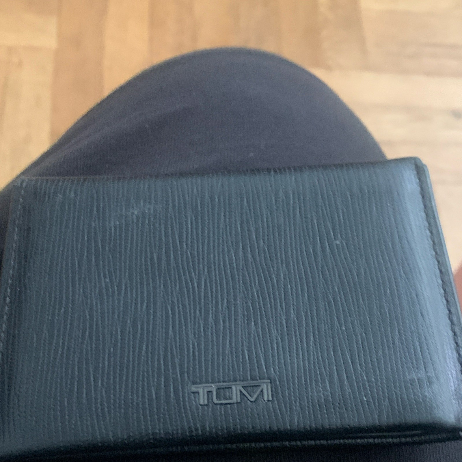 TUMI Black Men’s Bifold Wallet with Logo Accent, Solid Pattern