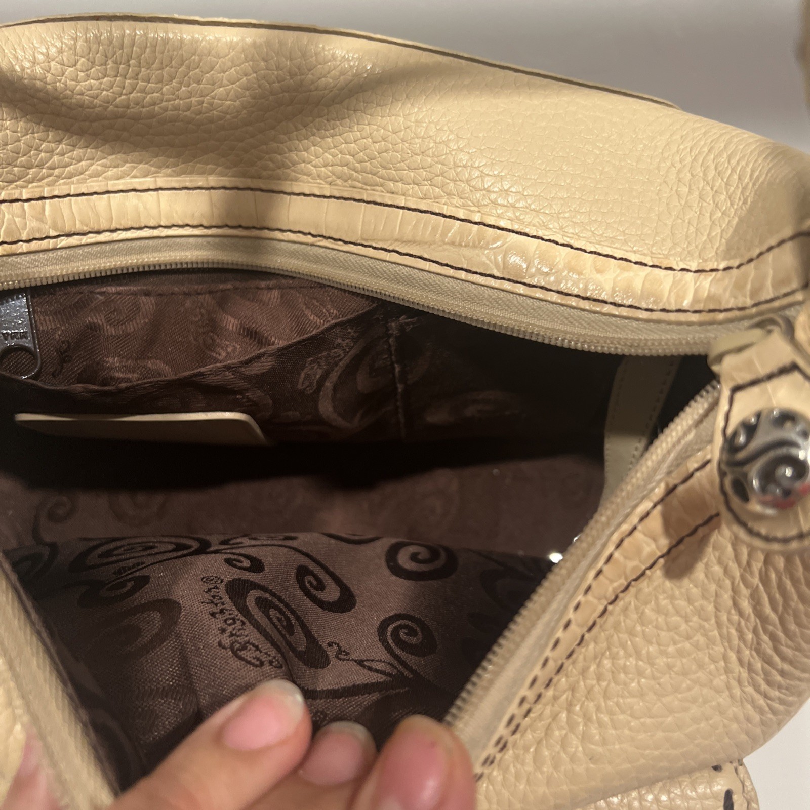 Brighton Shoulder Purse Ivory Leather Embossed Crock Bag Zip Top