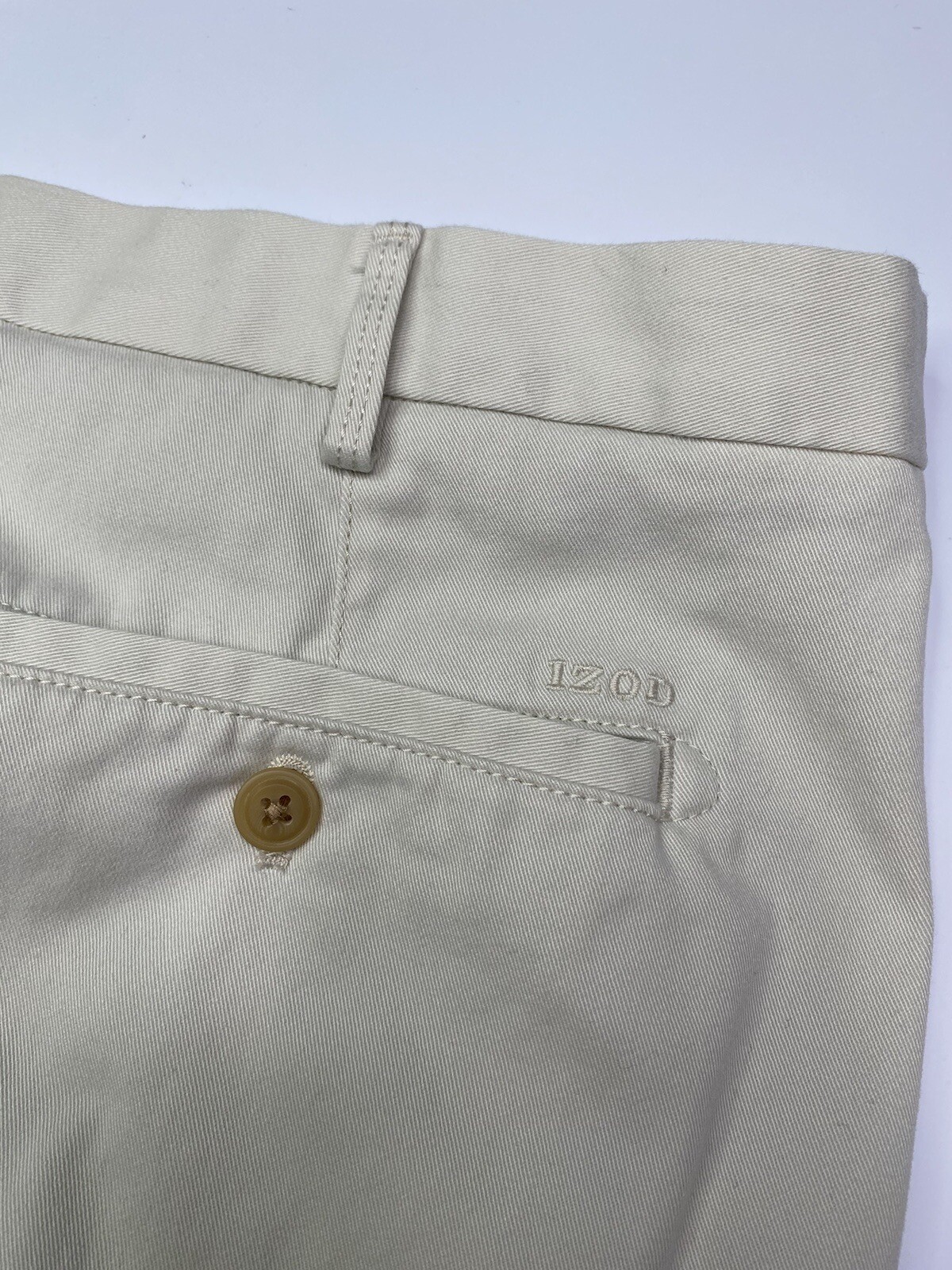 Izod Men’s Size 40 Beige Flat Front Chino Shorts Golf Athleisure Cotton