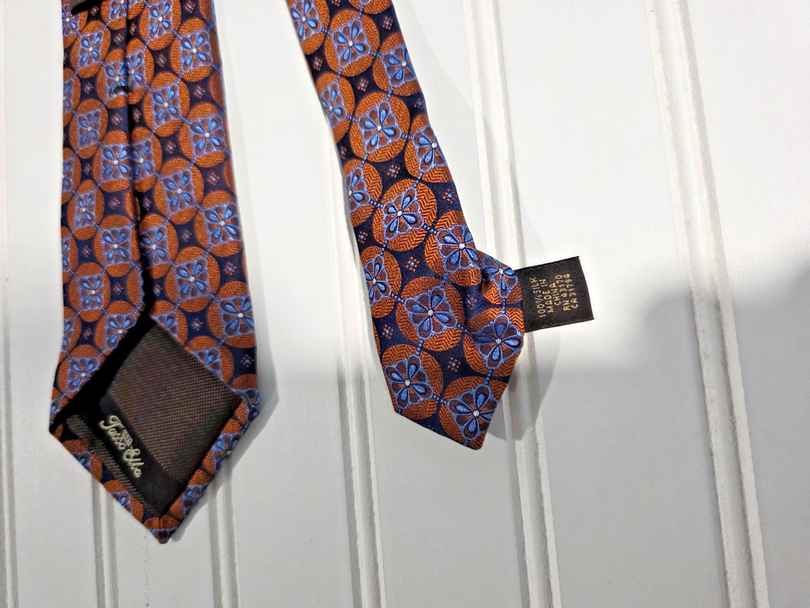 Tasso Elba Mens Necktie Navy Rust Medallion Print 100% Silk Italian Style
