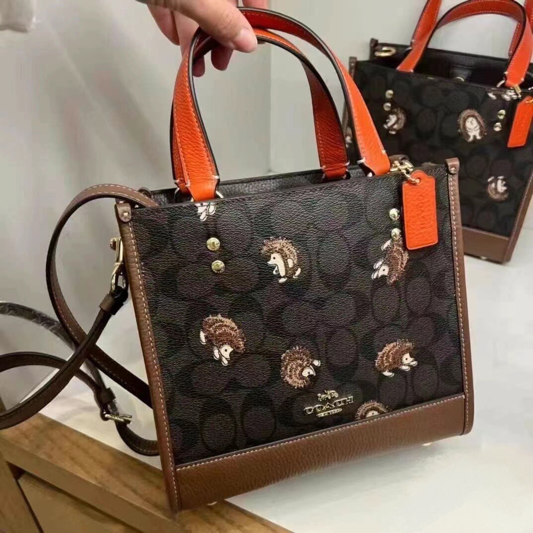 NWT Coach Dempsey Tote 22 In Signature Canvas With Hedgehog Print CC769