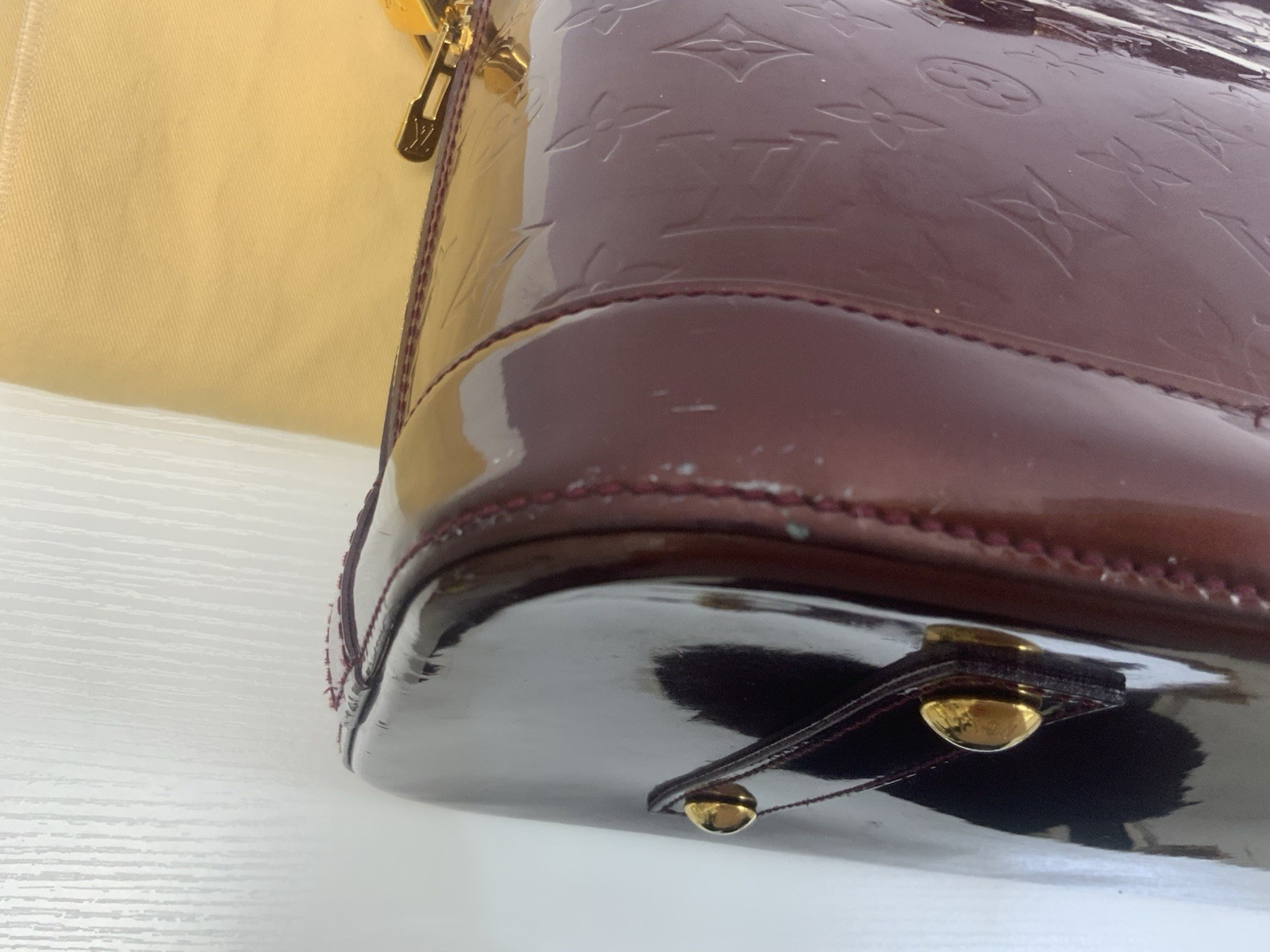 LOUIS VUITTON Alma GM Monogram Vernis Amarante (Burgandy) Bag