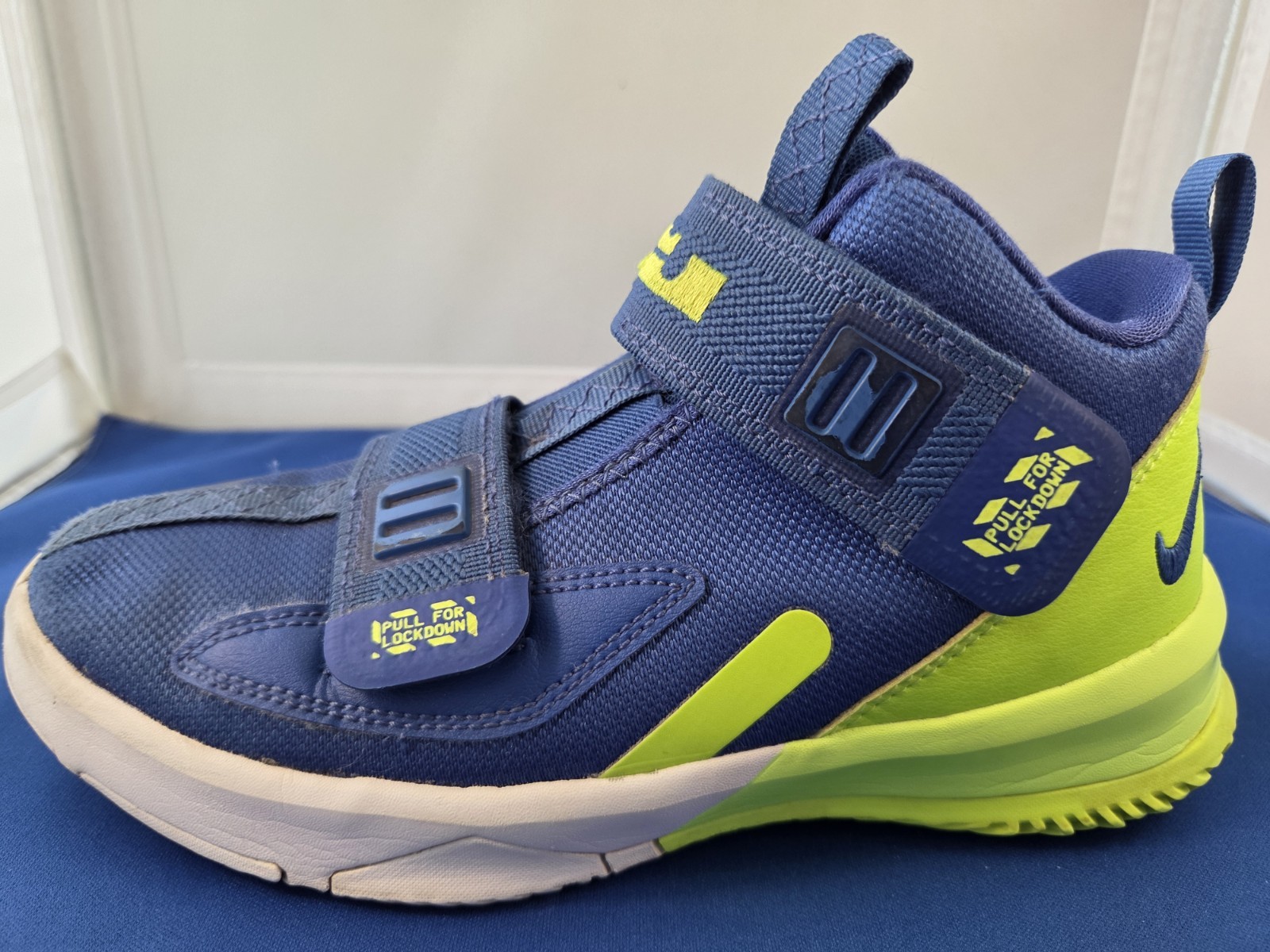 Nike LeBron Soldier Kids Mid Top Blue/Green Hook & Loop Strap Sneakers 2.5