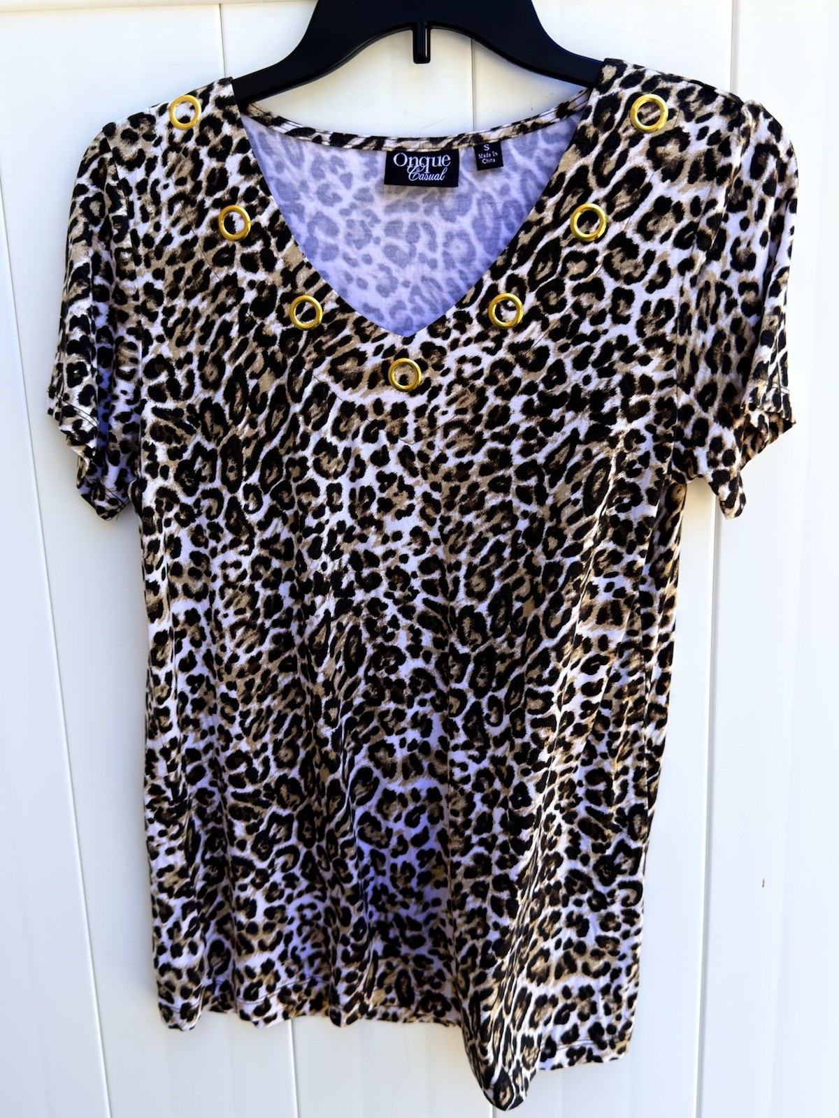 Onque Casual Women’s Small Top Animal Print Gold Grommet V Neck Short Sleeve
