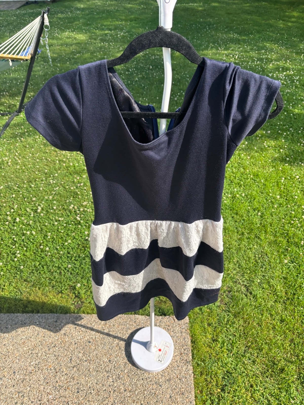 C.W. Designs Short Striped Off-White Navy Blue Dress Size Large Casual Classic