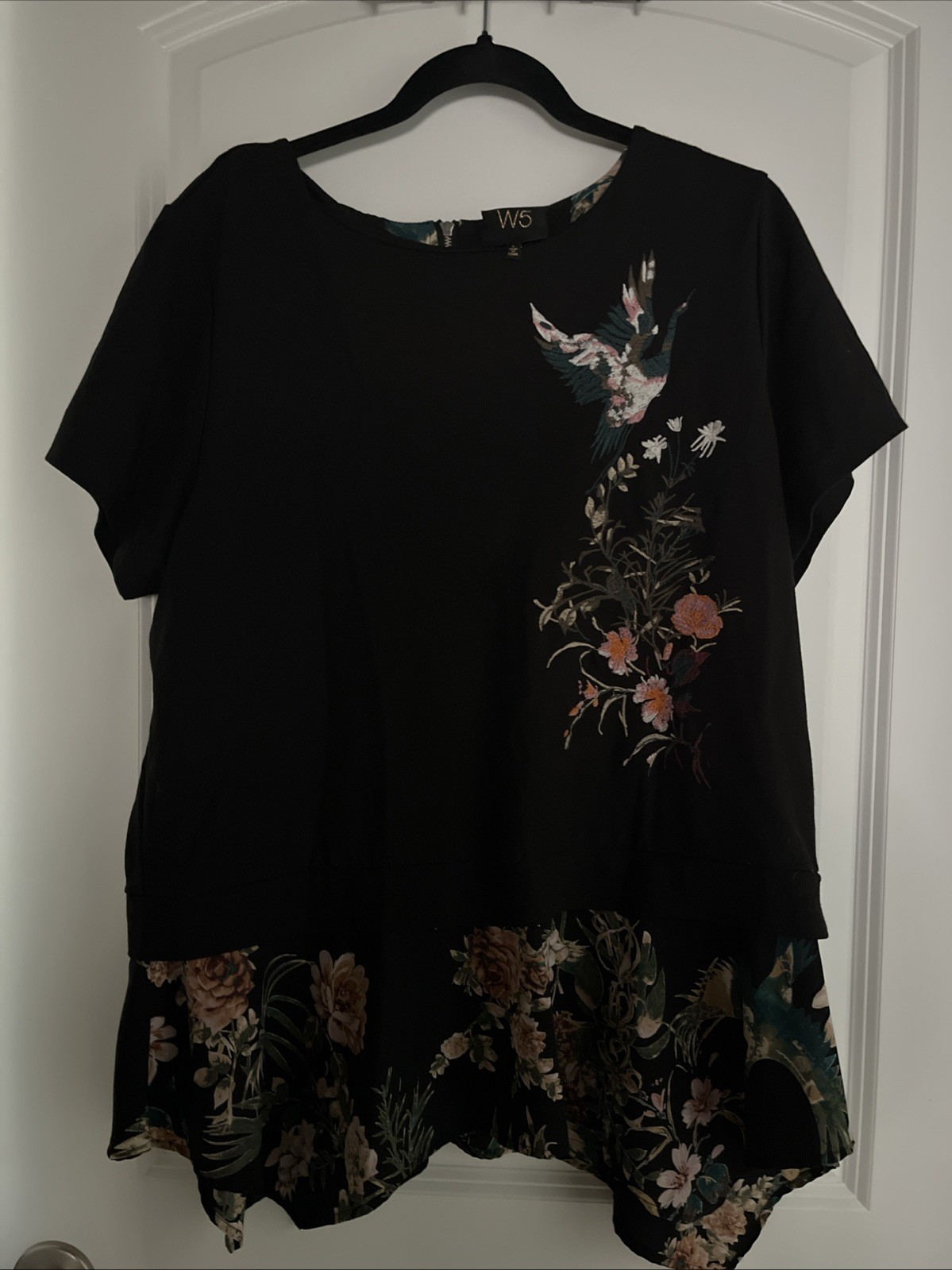 W5 Blouse Sz L Black Embroidered Hummingbird Floral Layered Hem Tunic Top