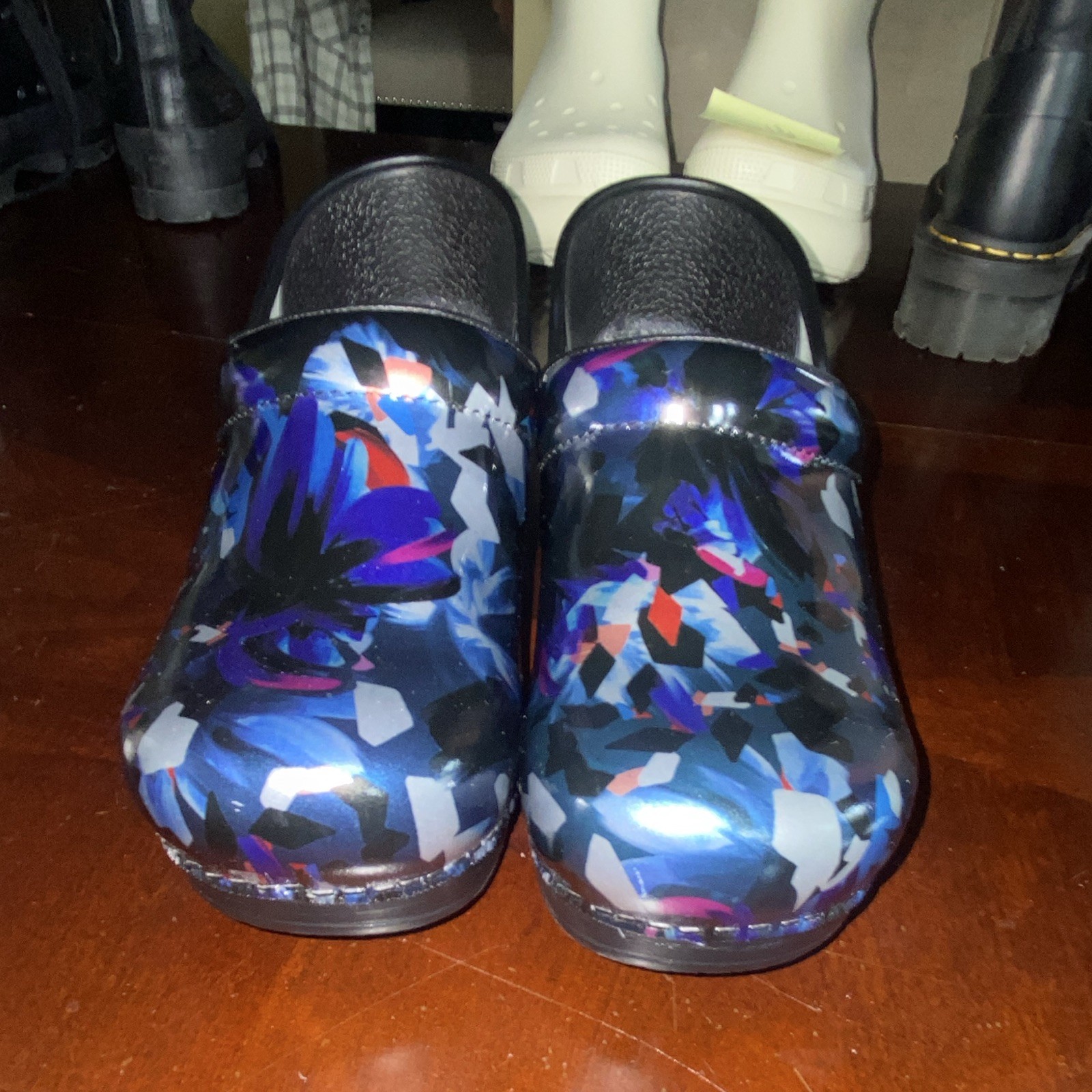 Dansko Professional Women’s Floral Multicolor/Black Patent Leather Clogs Sz 7.5