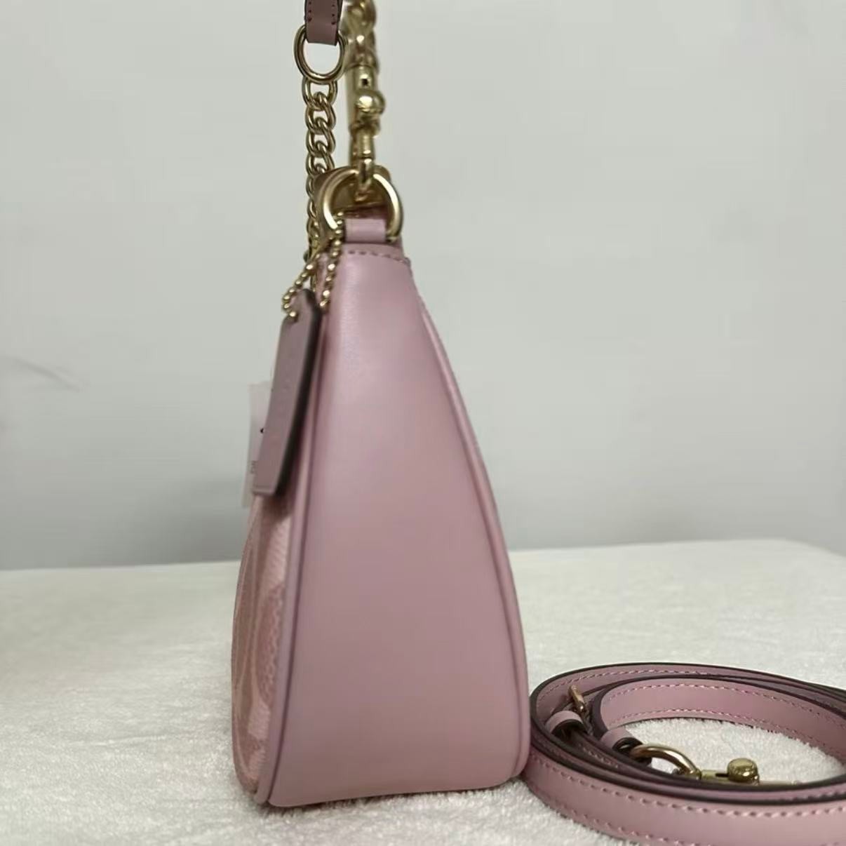 CAL51 COACH Teri Shoulder Bag In signature canvas/Gold/Powder Pink NWT