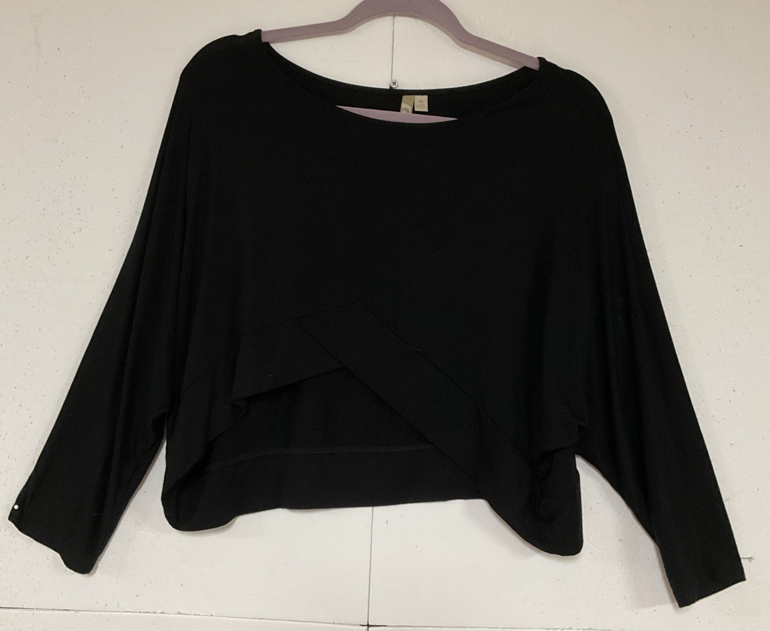 Black Batwing Sleeve Cropped Asymmetric Pullover Top M Excellent used condition