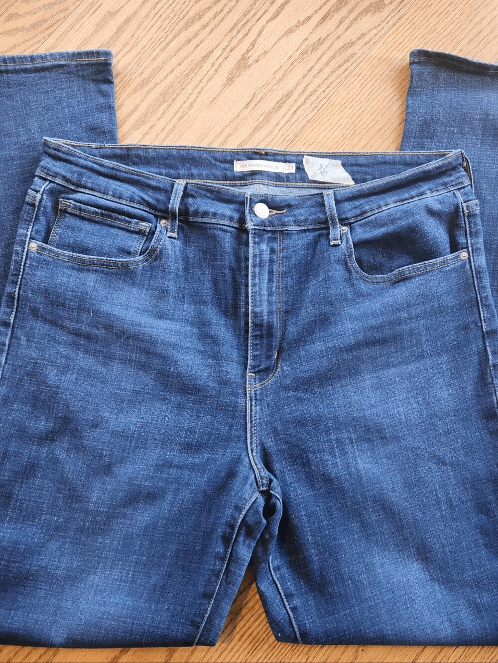 36 Levi’s 725 Highrise Bootcut Classic Dark Wash Blue Jeans