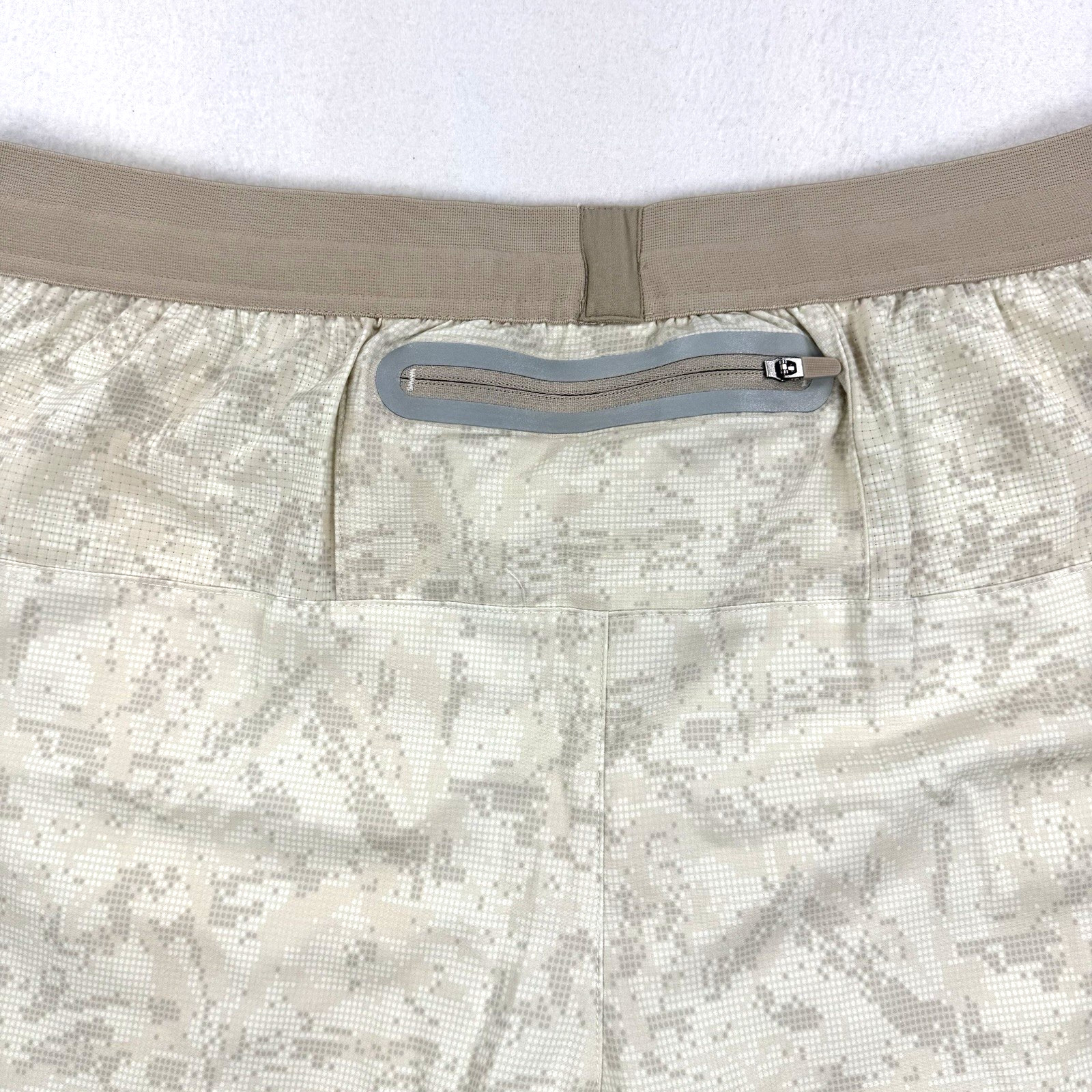 NWT Mens Burlebo Training Shorts Digi Camo Ivory Performance Stretch Size Med