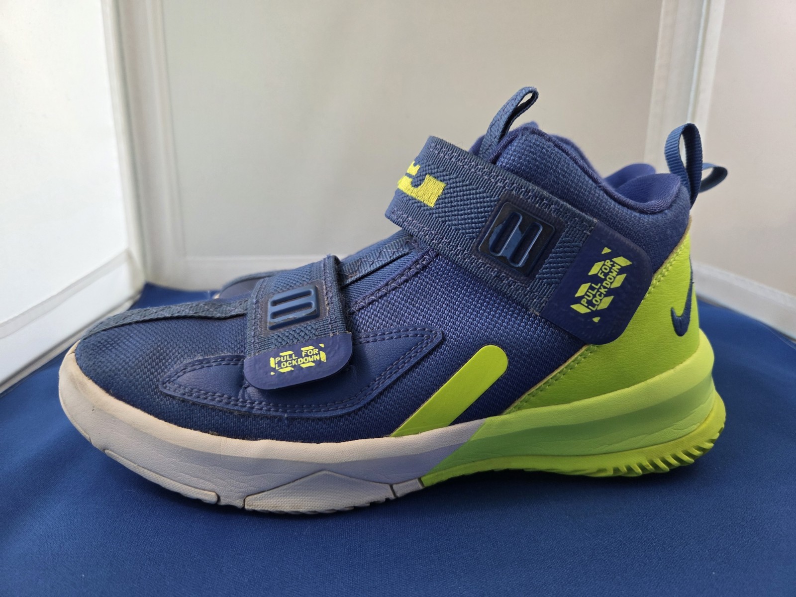 Nike LeBron Soldier Kids Mid Top Blue/Green Hook & Loop Strap Sneakers 2.5