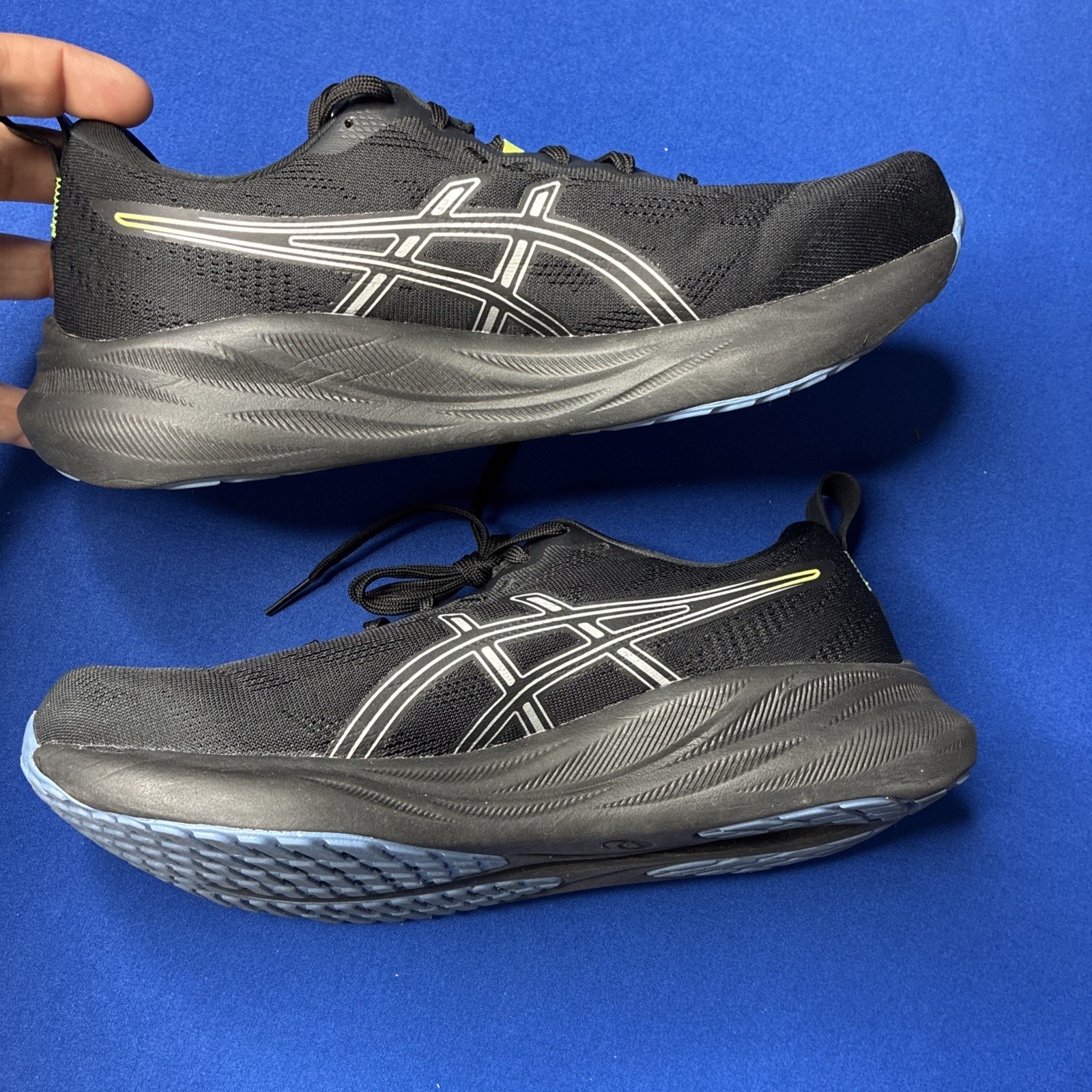 Size 8.5- ASICS Gel Pulse 16 Black Pure Silver very good condition