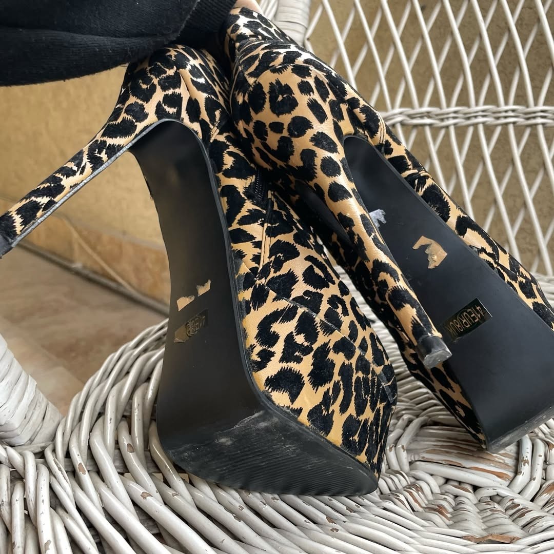 Sergio Todzi Leopard Platform Ankle Boots Metallic Gold Shield Lace Up Womens 10