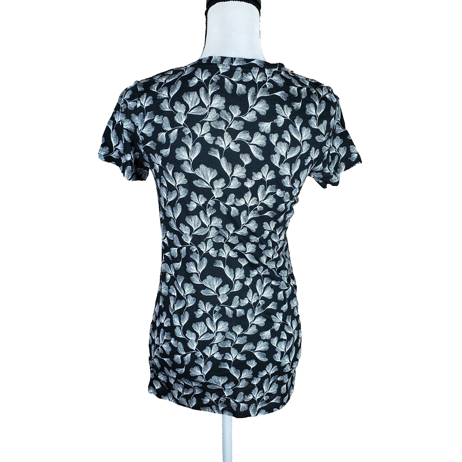 MERONA NWT SS Tee T-Shirt Flower or leaf Print Black White Size L