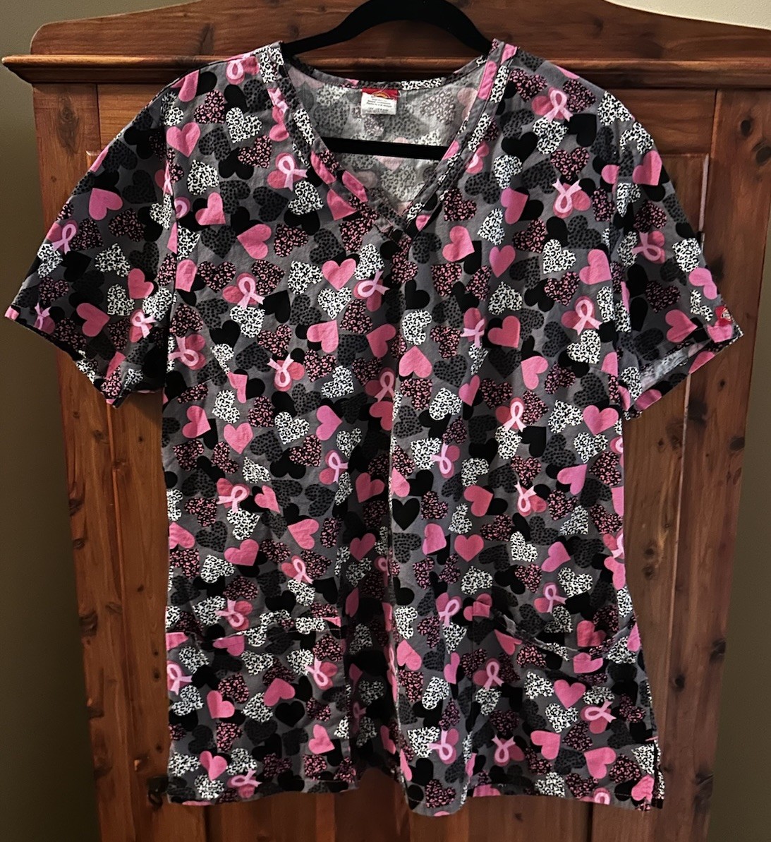 Dickies Women’s XL Gray Pink Heart Ribbon Breast Cancer Scrub Top Style 84754C