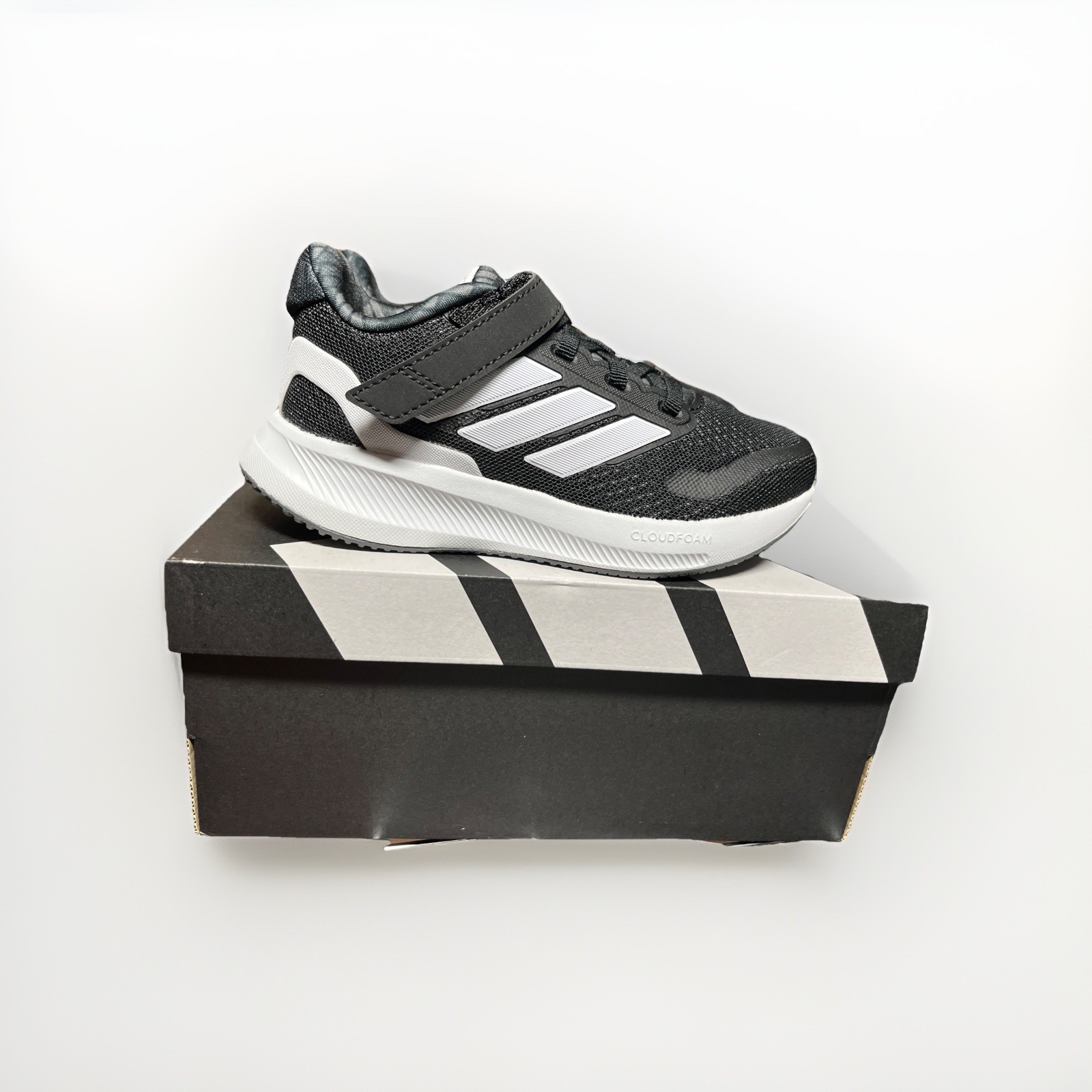 ADIDAS Boy’s Athleisure Runfalcon 5 Sneaker Size 11K