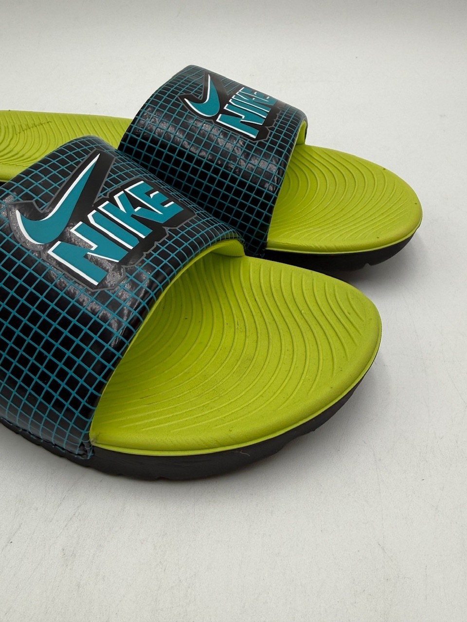 Nike KAWA SLIDE SE1 Black/Aqua Unisex Kids’ NEW Sandal Green Multiple Sizes